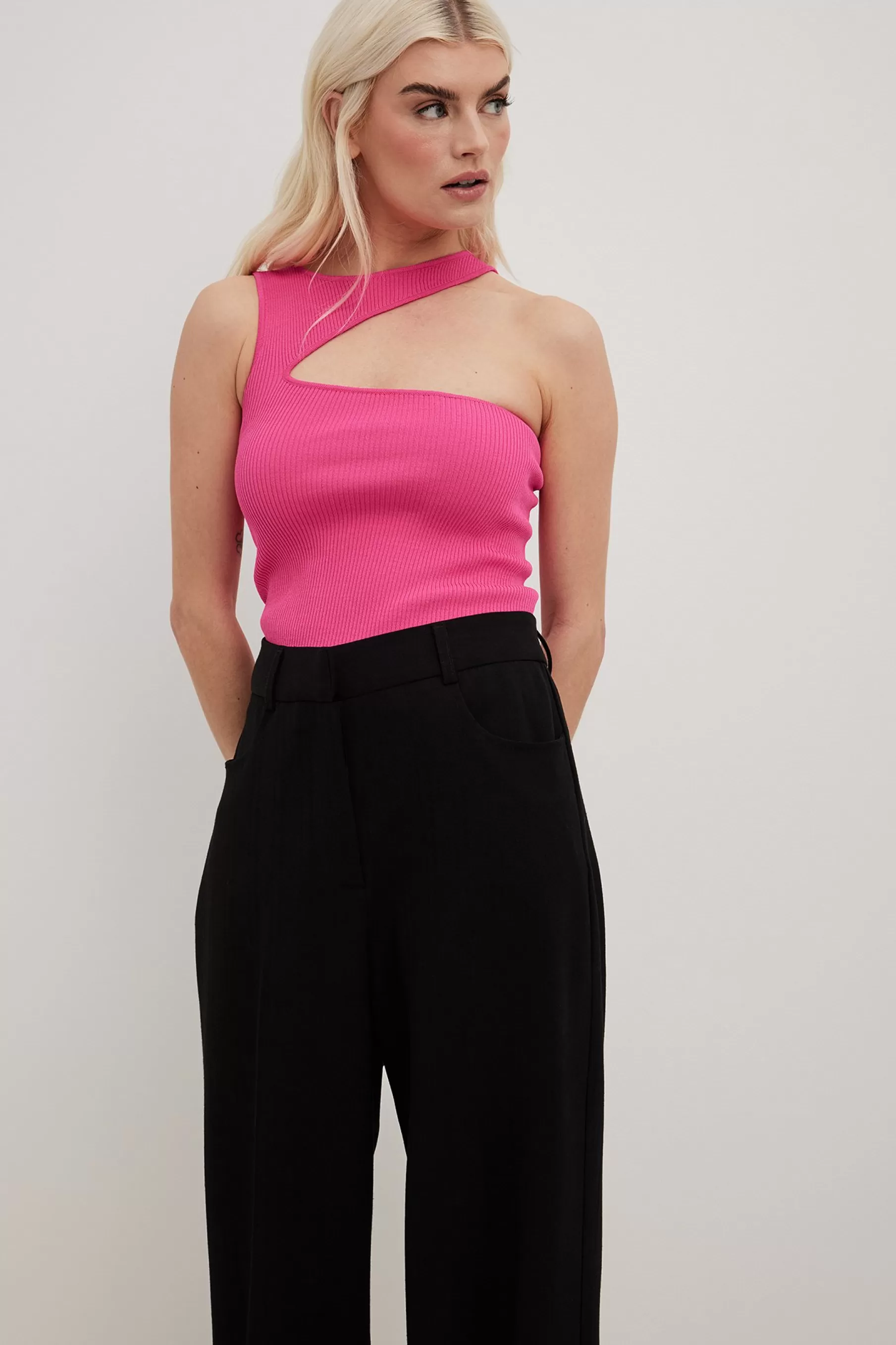 NA-KD Asymetric Cut Out Knitted Top Pink