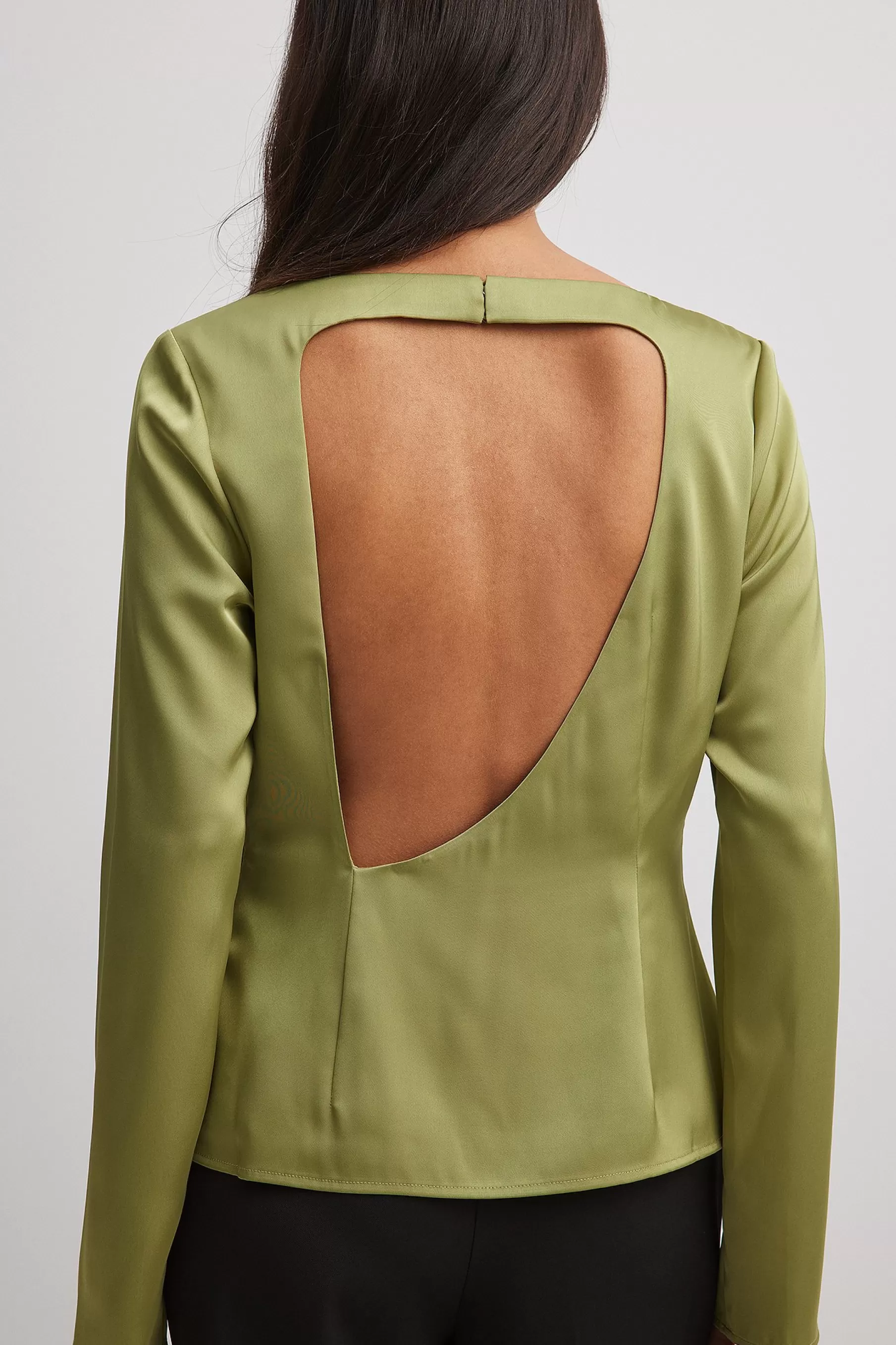 NA-KD Asymmetric Open Back Blouse Green