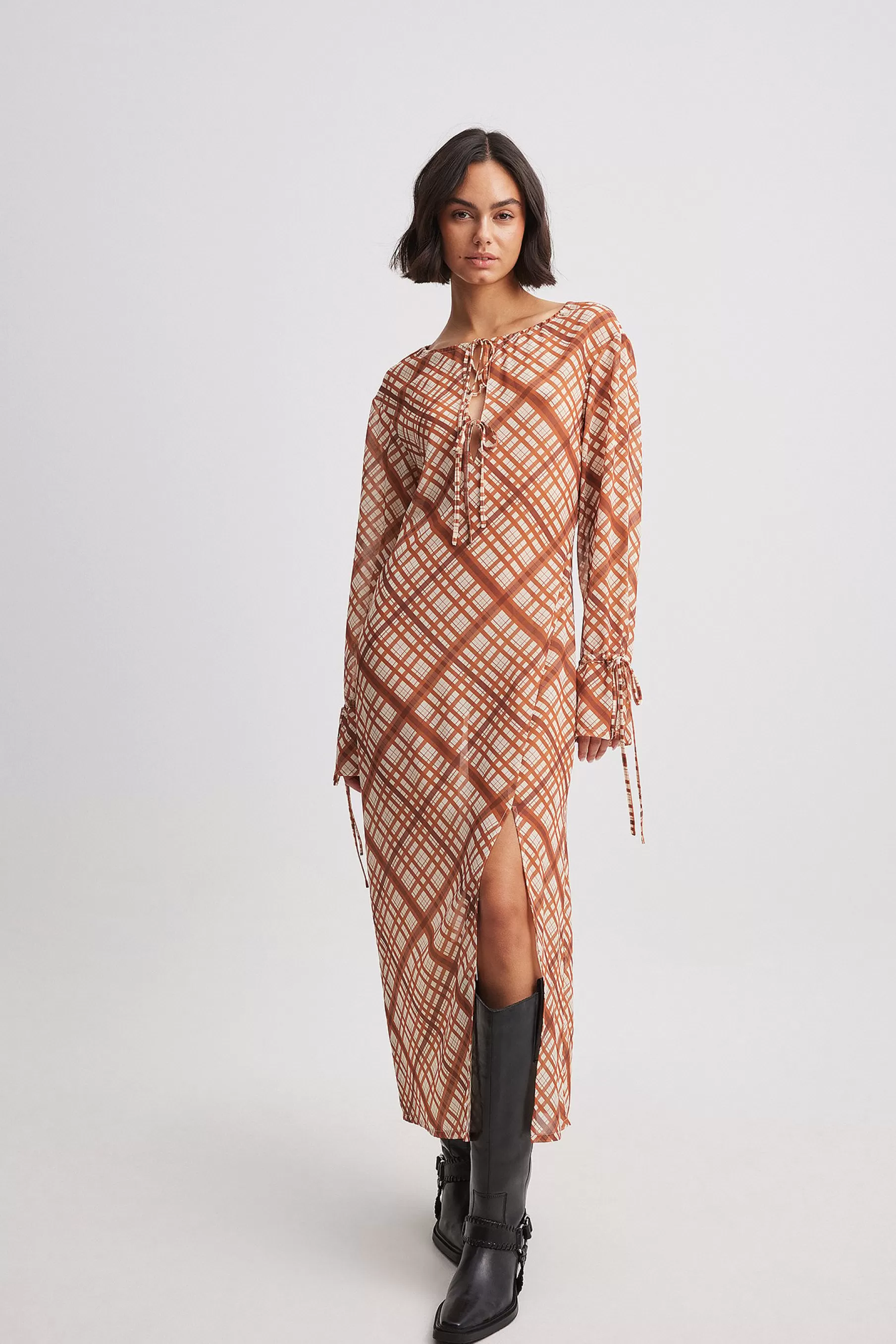 NA-KD Checked Flowy Midi Dress Checkered