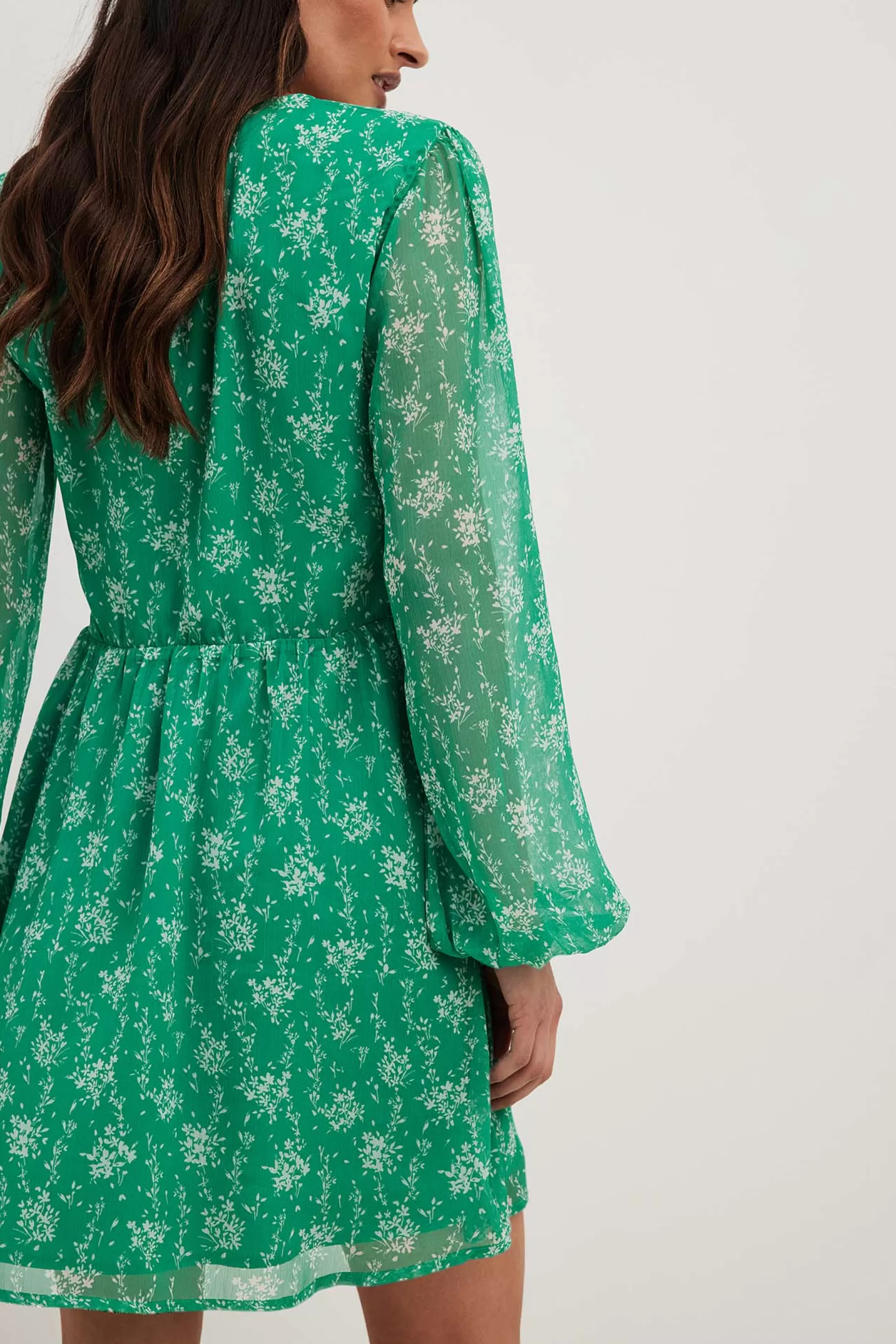 NA-KD Chiffon Overlap Puff Sleeve Mini Dress Green