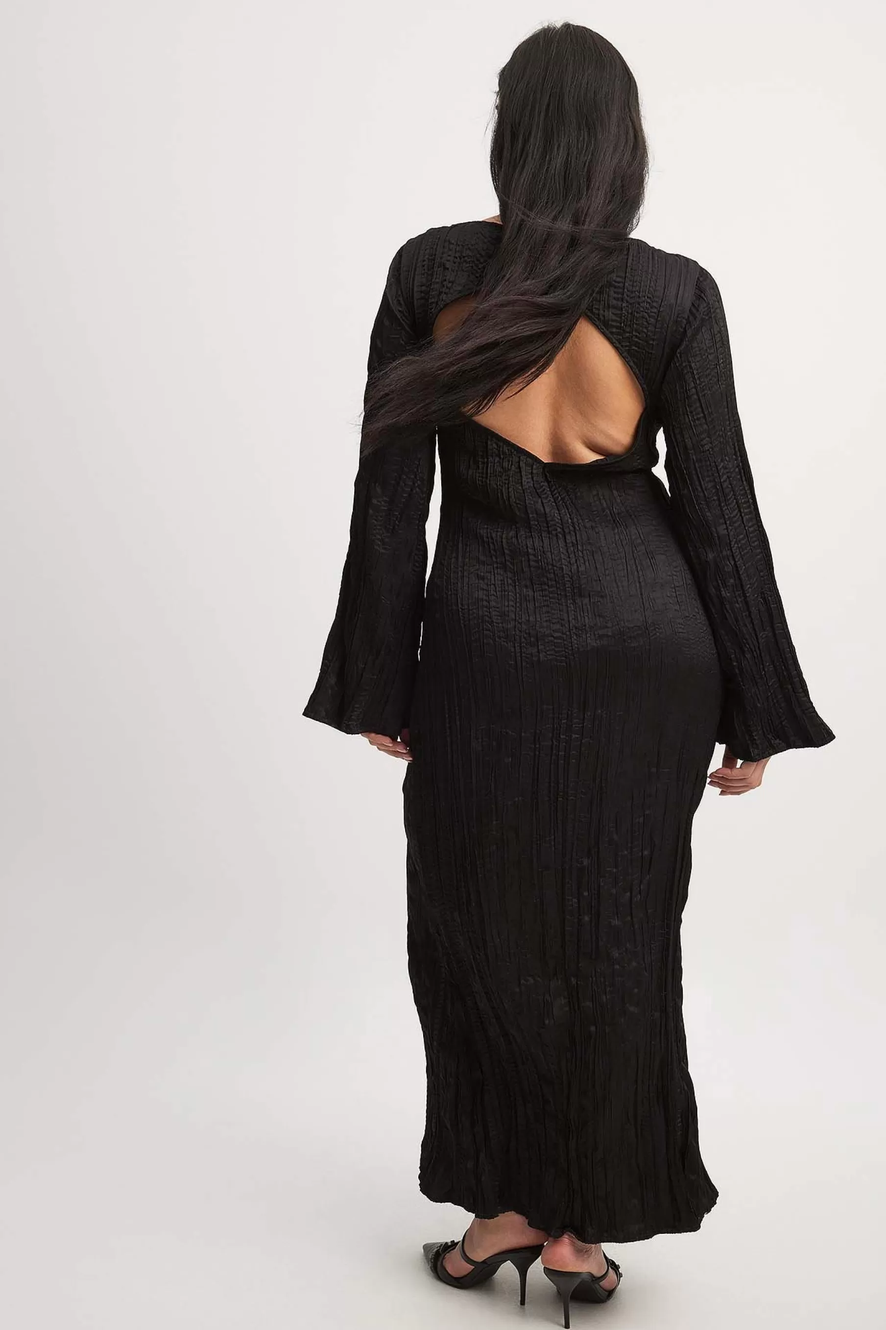 NA-KD Crinkled Long Sleeve Open Back Maxi Dress Black