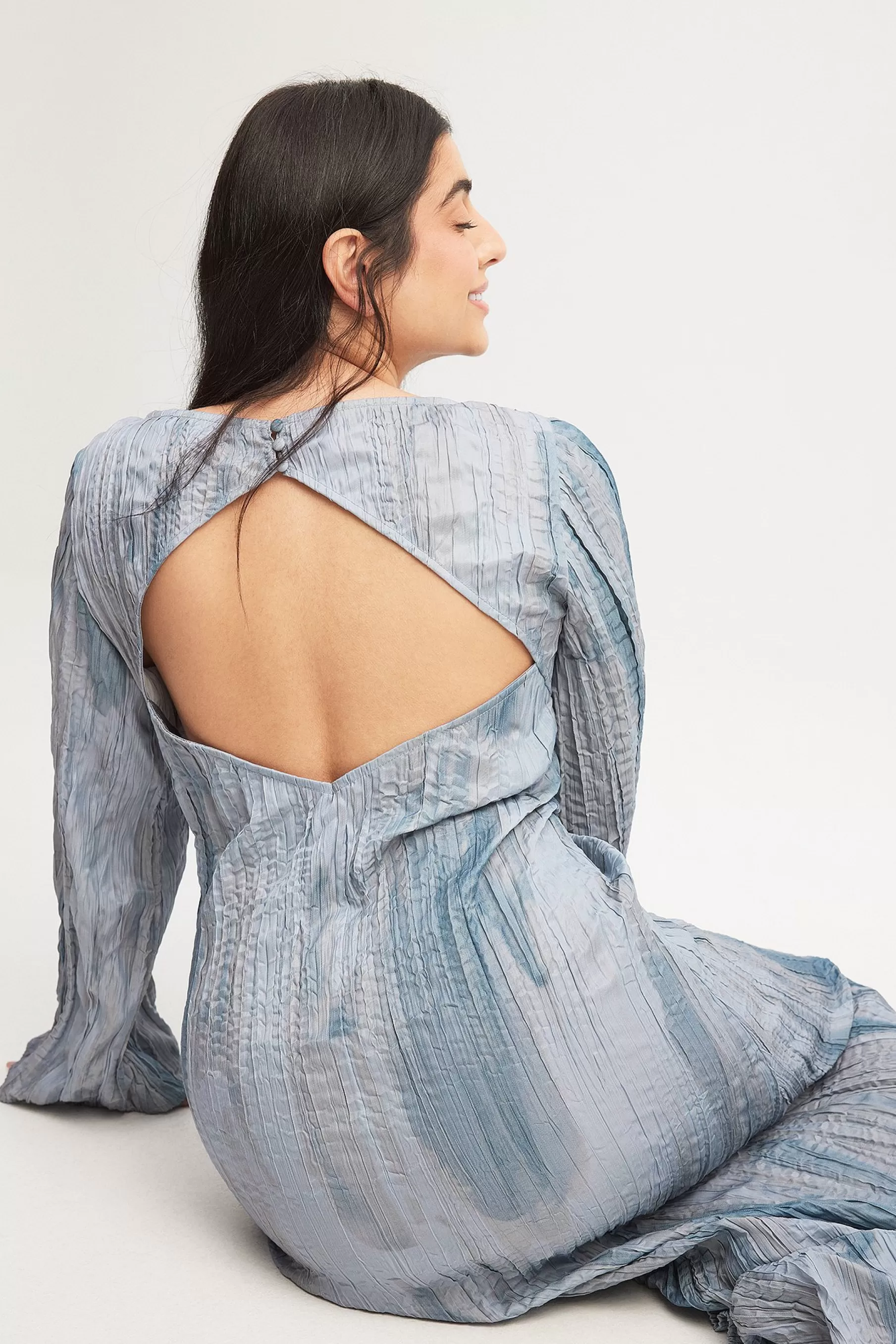 NA-KD Crinkled Long Sleeve Open Back Maxi Dress Blue