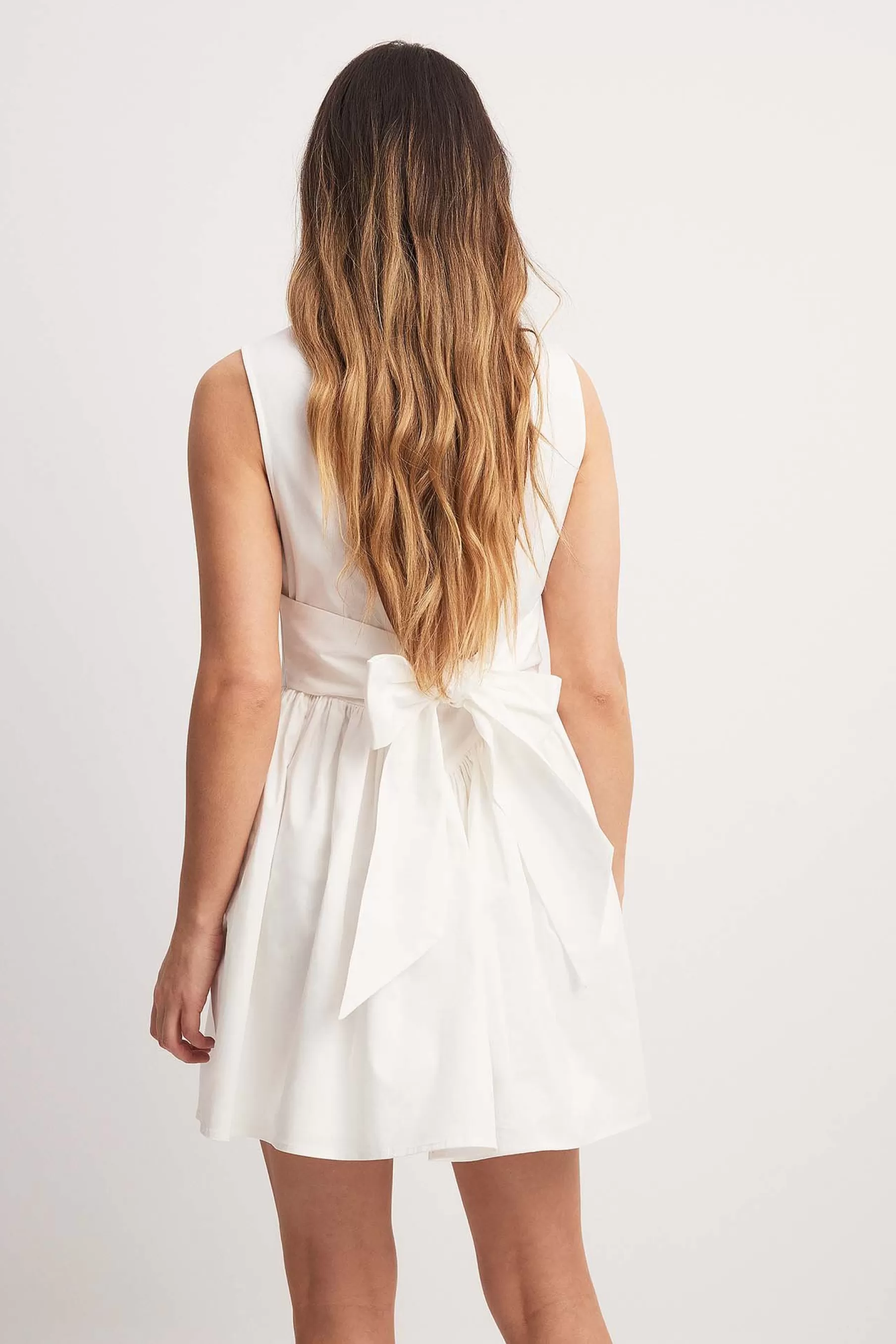 NA-KD Deep Back Bow Detail Mini Dress White