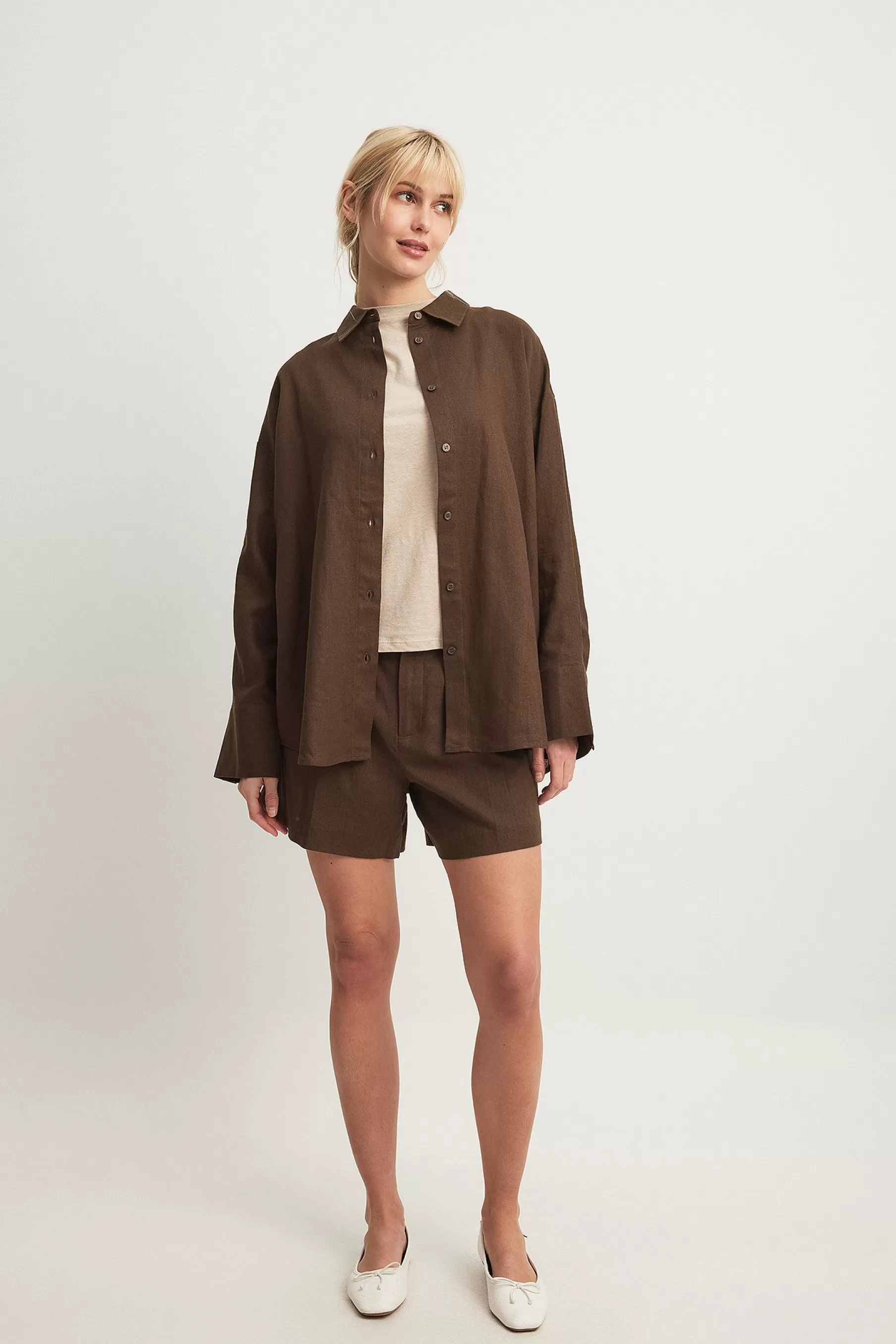 NA-KD Elastic Back Linen Blend Shorts Brown