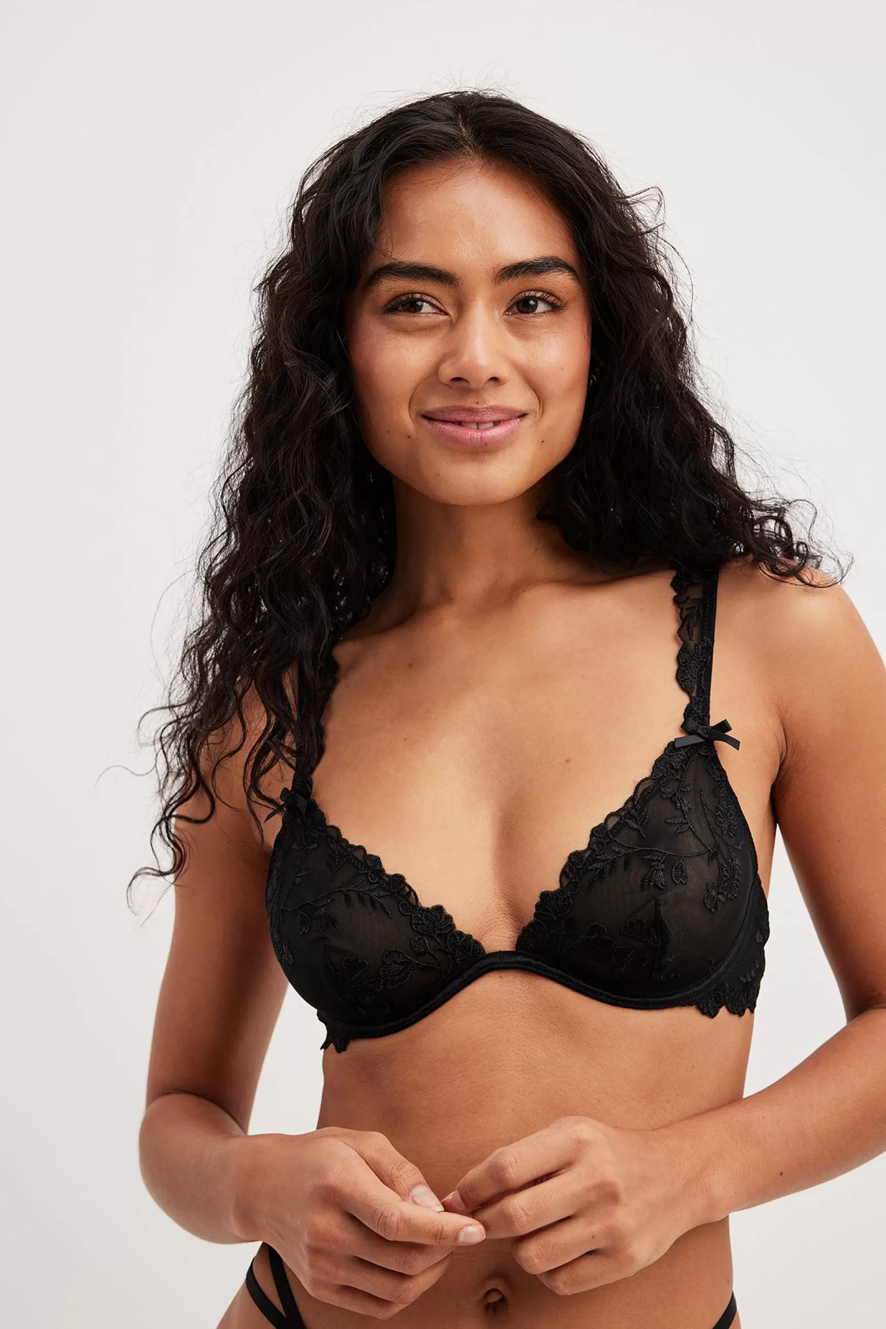 NA-KD Embroidery Low Wire Bra Black