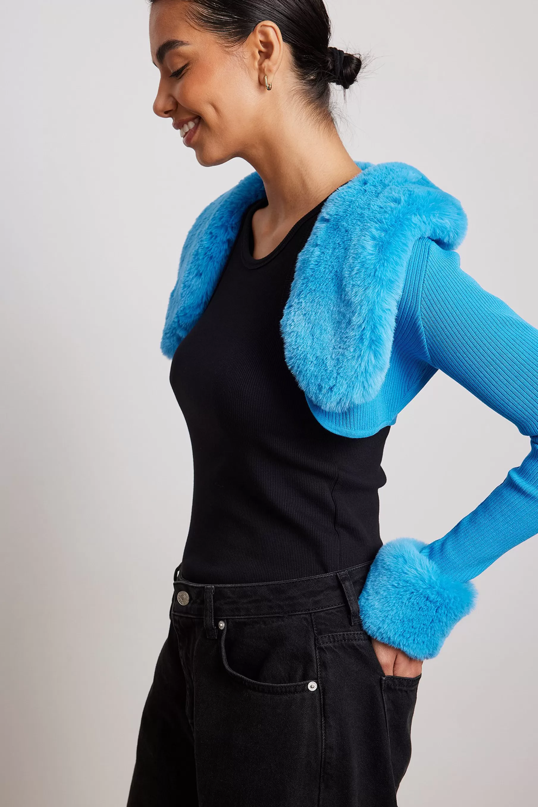 NA-KD Fine Knitted Cropped Faux Fur Trims Cardigan Blue