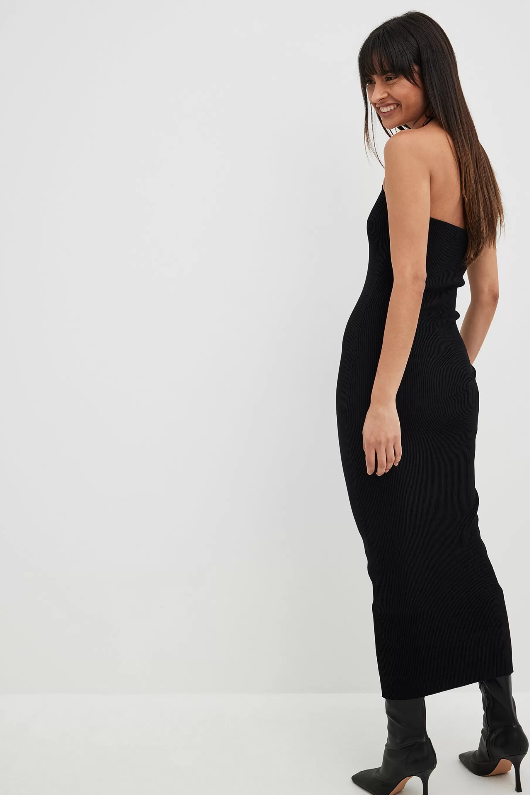 NA-KD Fine Knitted Heart Shaped Midi Dress Black