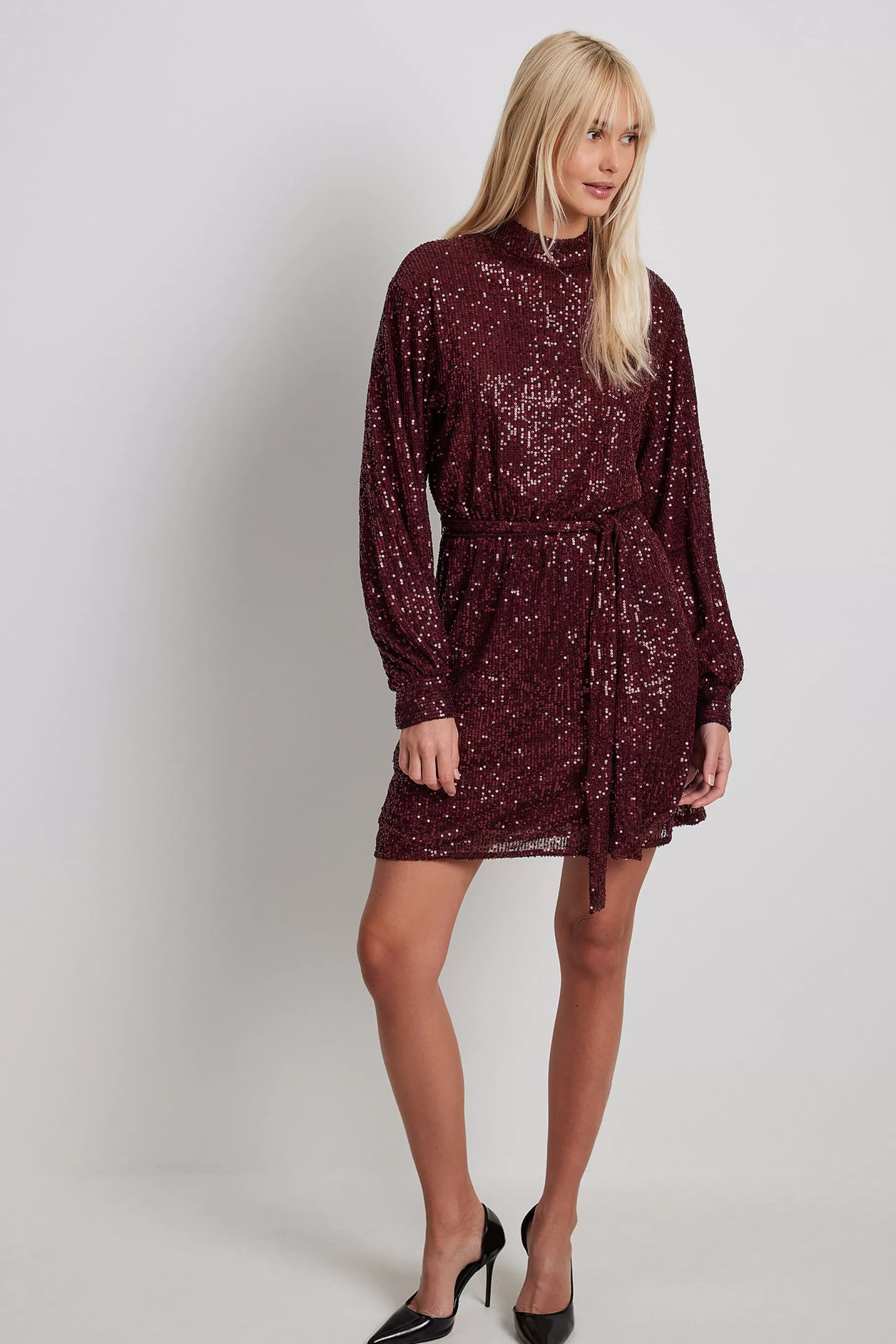 NA-KD Flowy Belted Sequin Dress Red