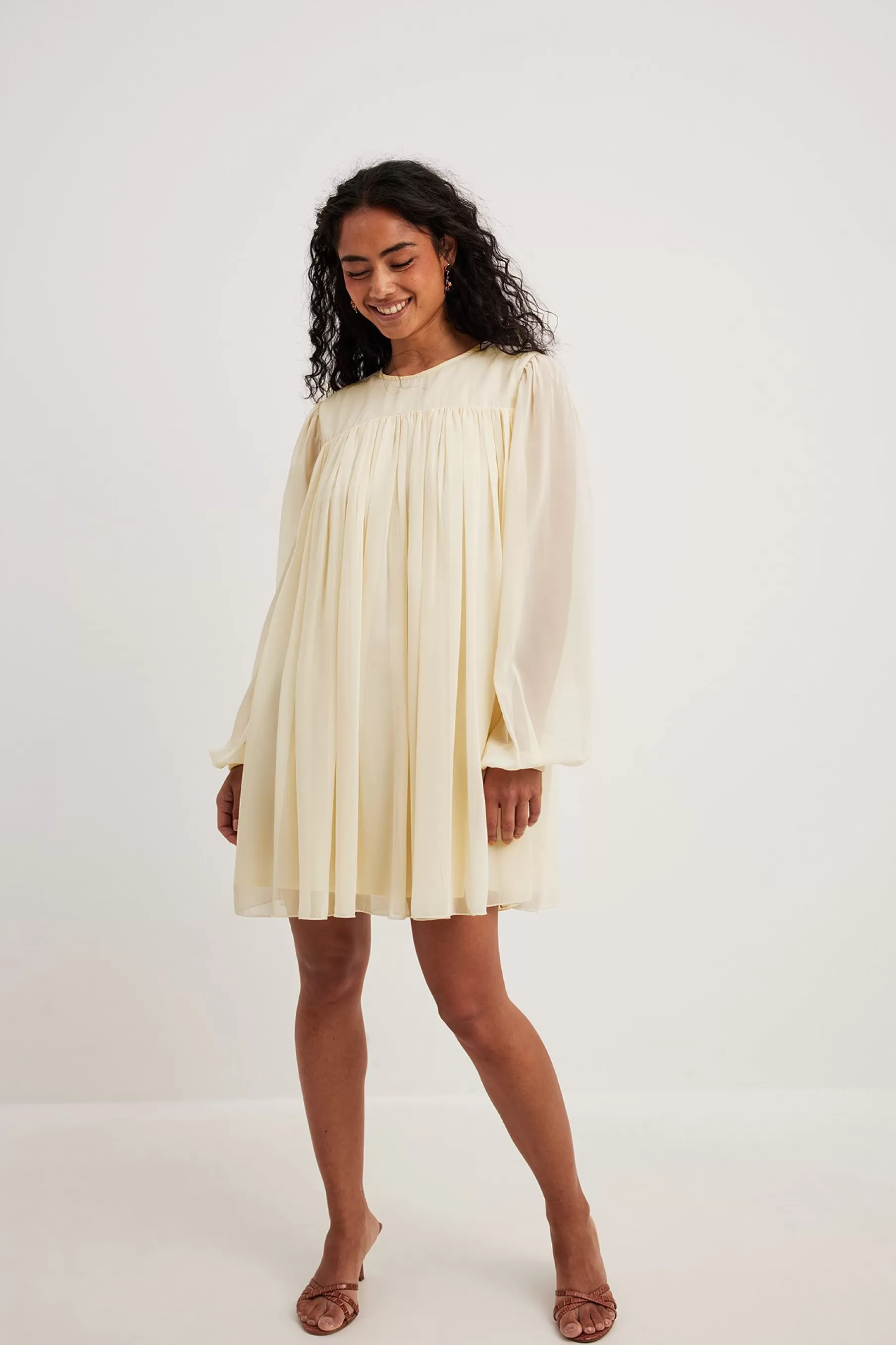 NA-KD Flowy Chiffon Gathered Mini Dress Offwhite