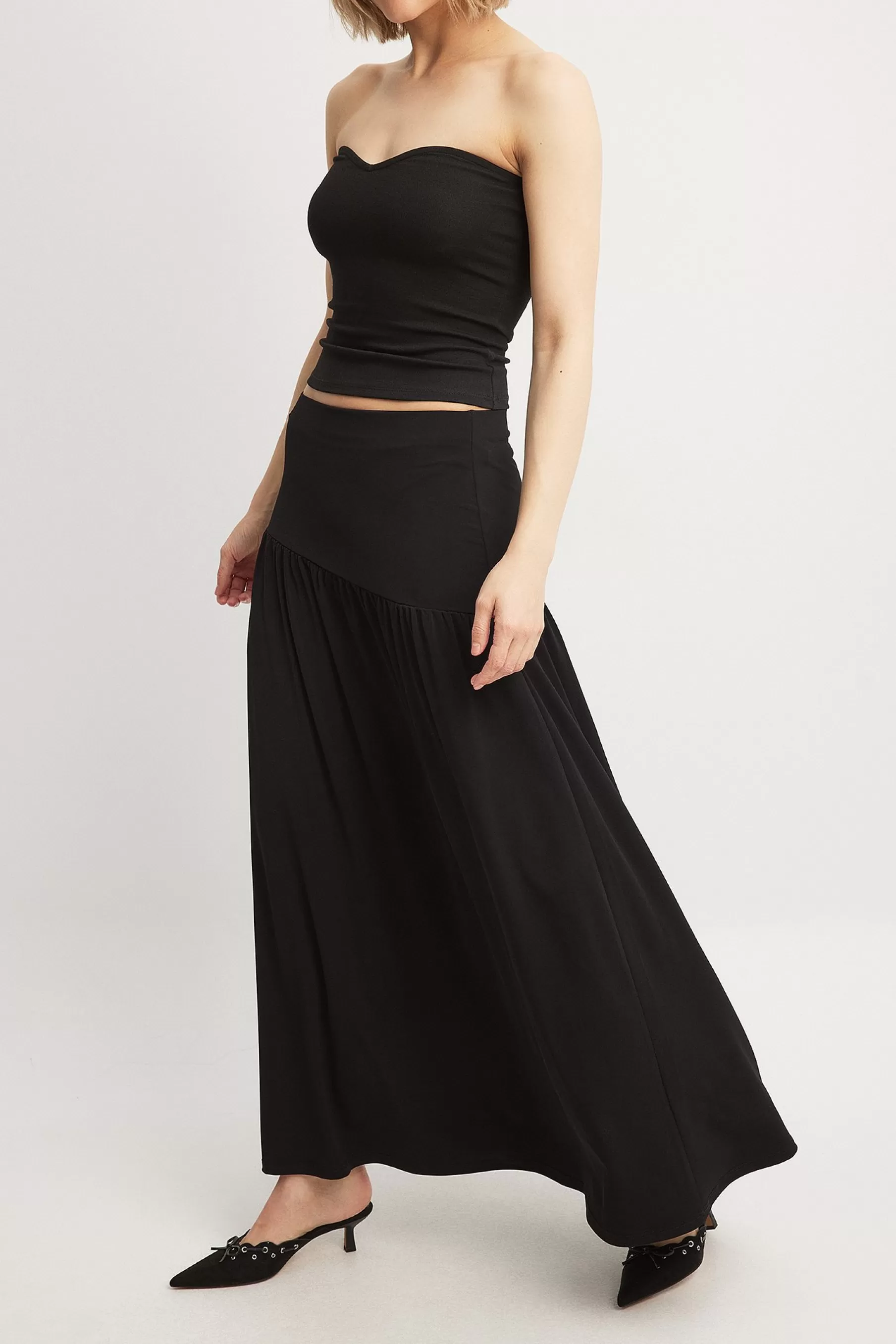 NA-KD Flowy Dropped Waist Maxi Skirt Black