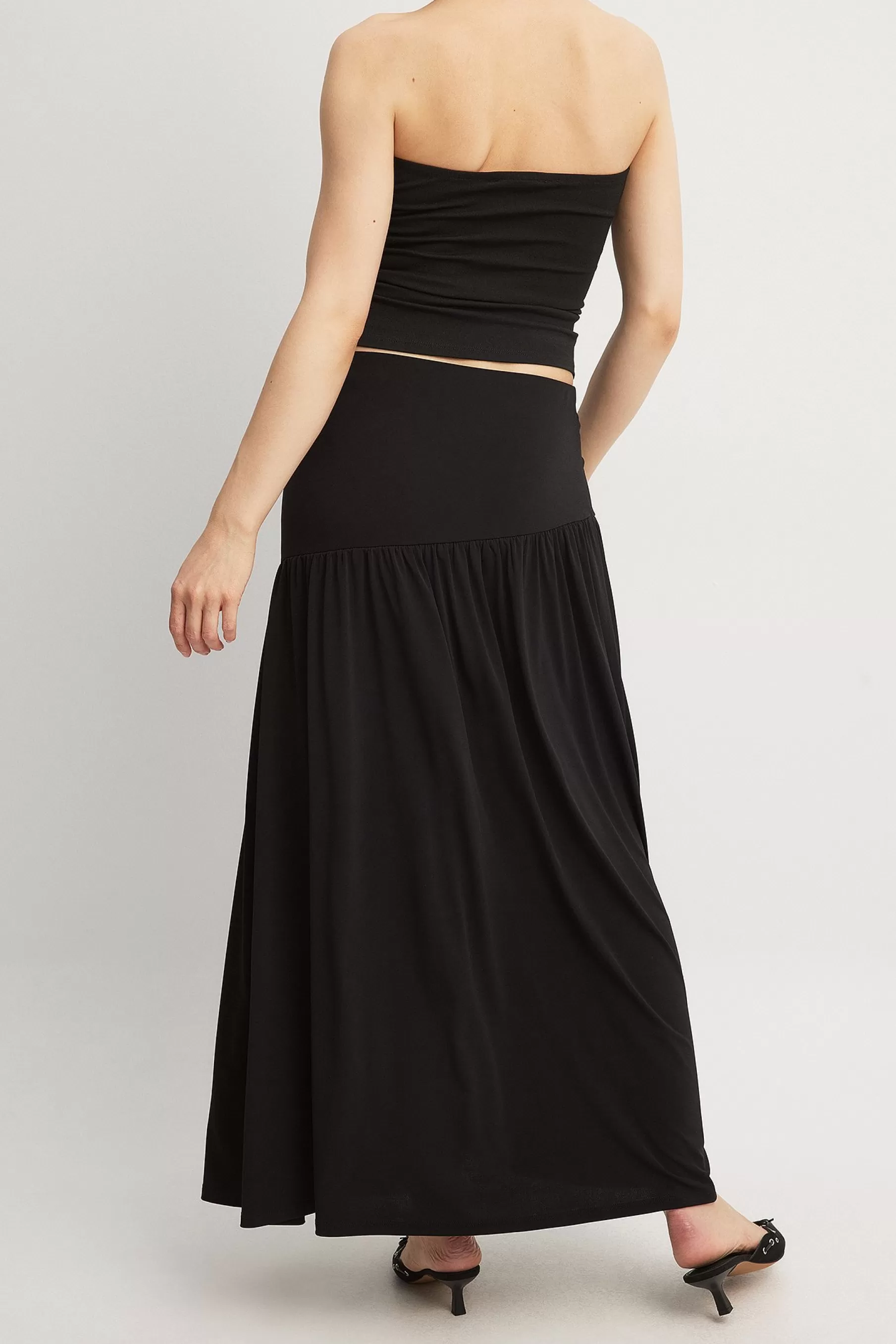 NA-KD Flowy Dropped Waist Maxi Skirt Black