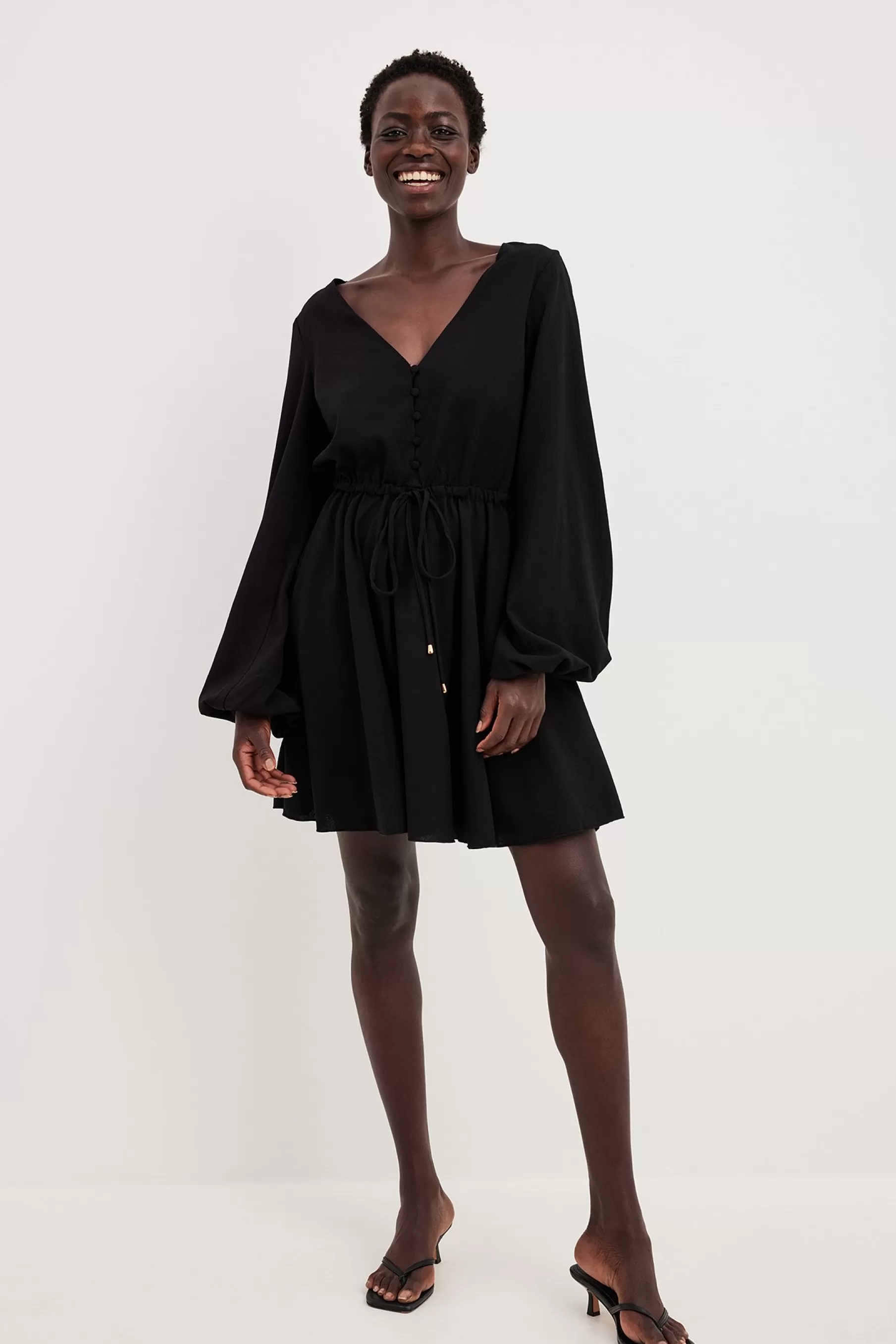 NA-KD Flowy Long Sleeve Mini Dress Black