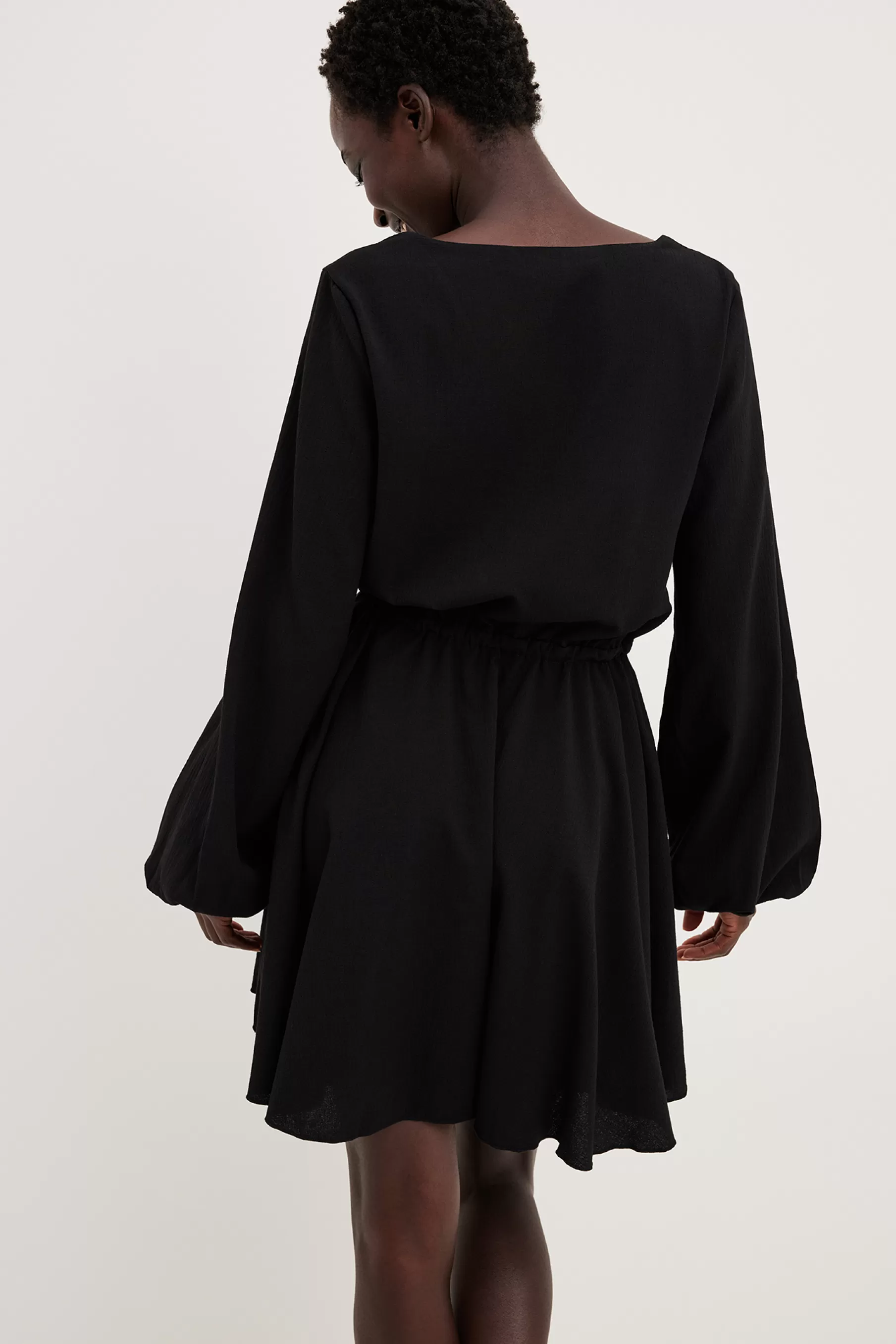 NA-KD Flowy Long Sleeve Mini Dress Black