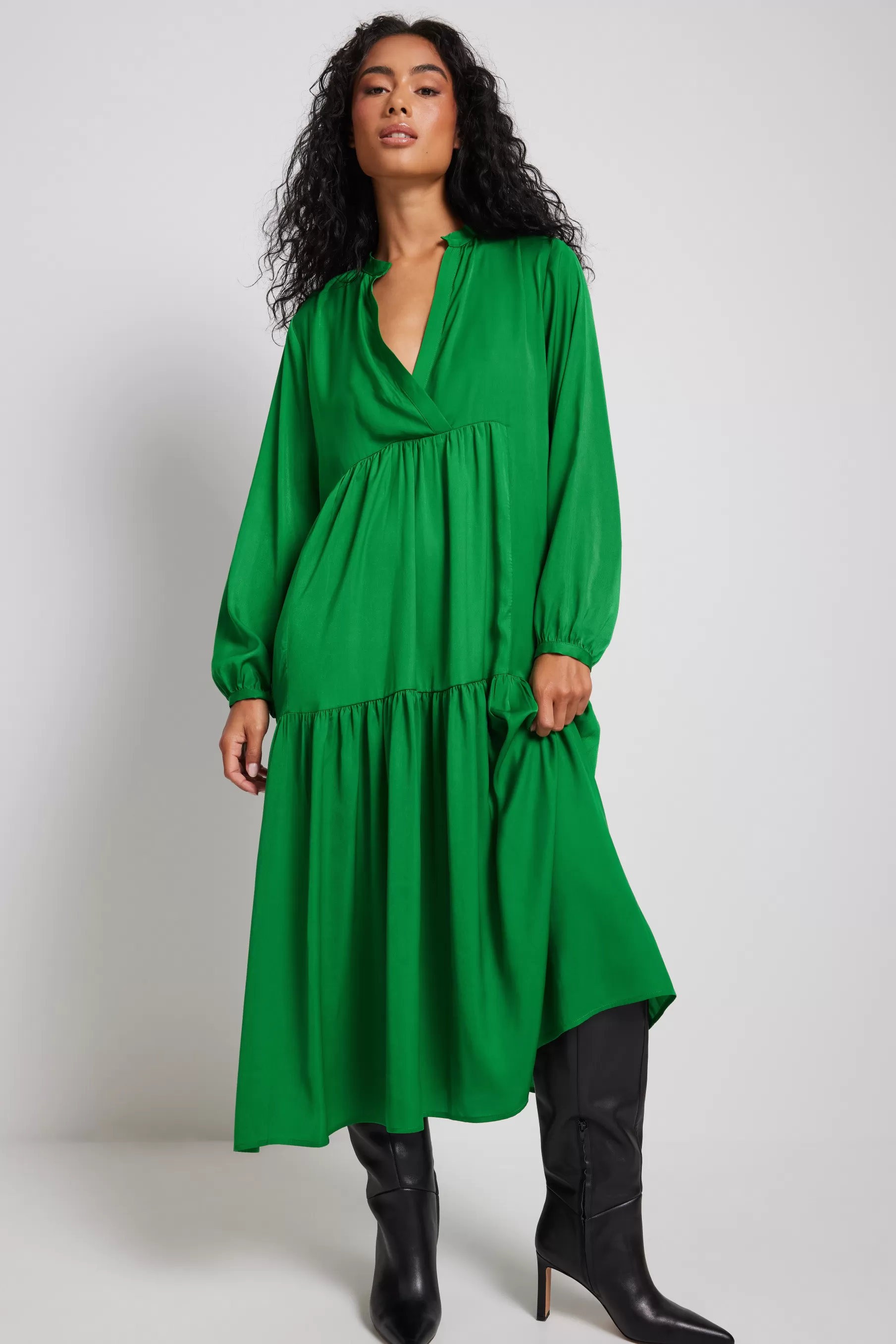 NA-KD Flowy V-neck Midi Dress Green