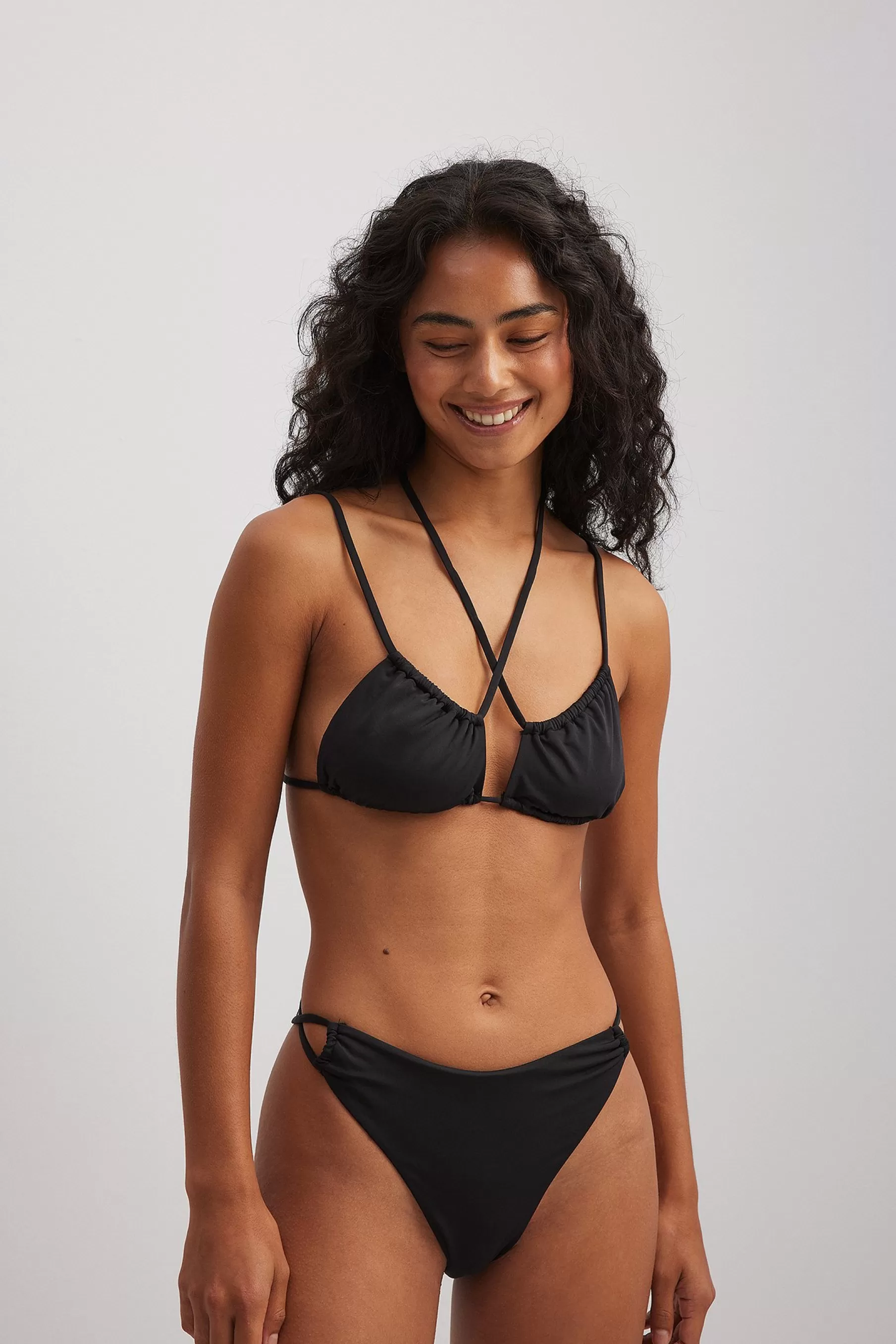 NA-KD Front Cross Bikini Top Black