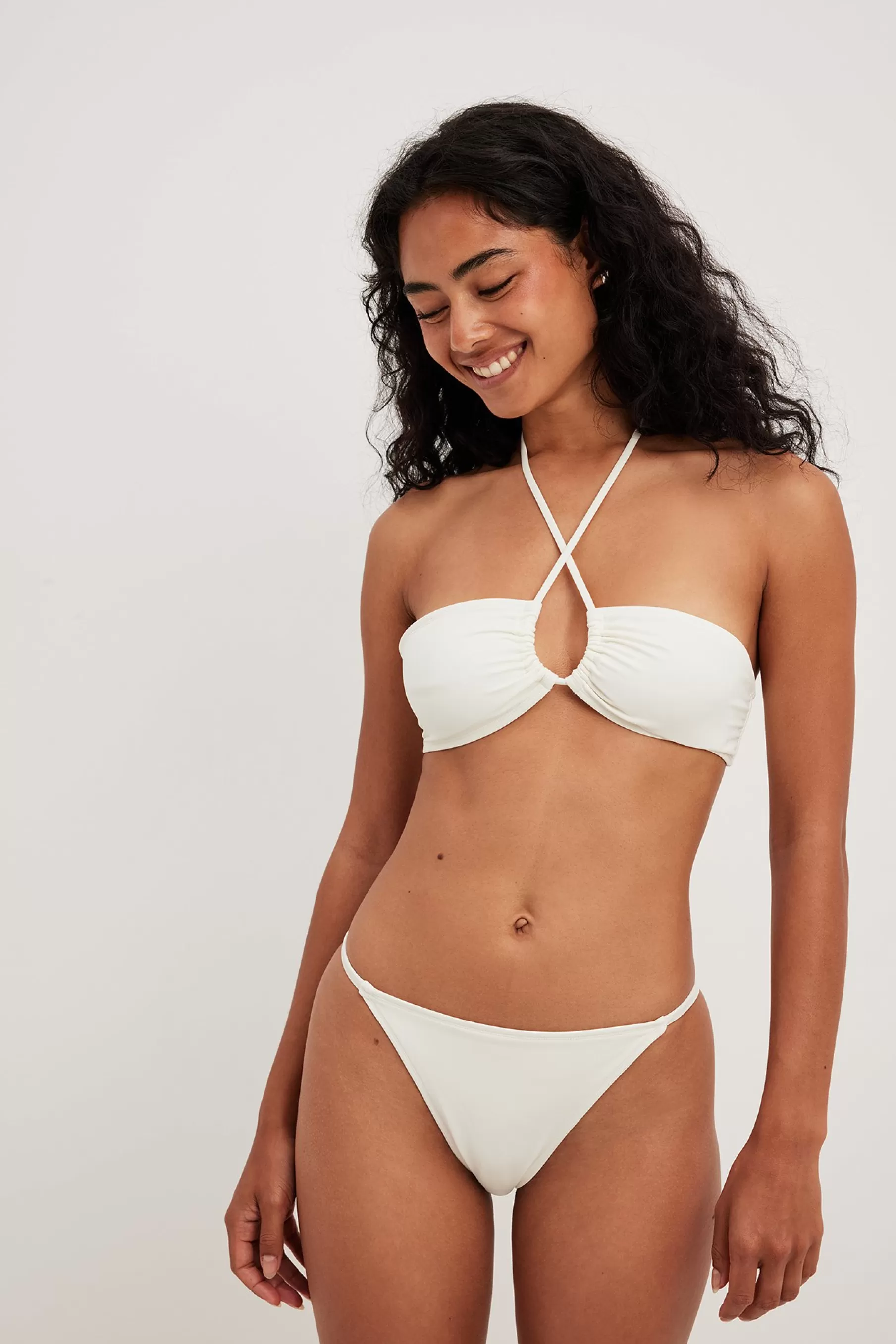 NA-KD Front Cross Bikini Top Offwhite