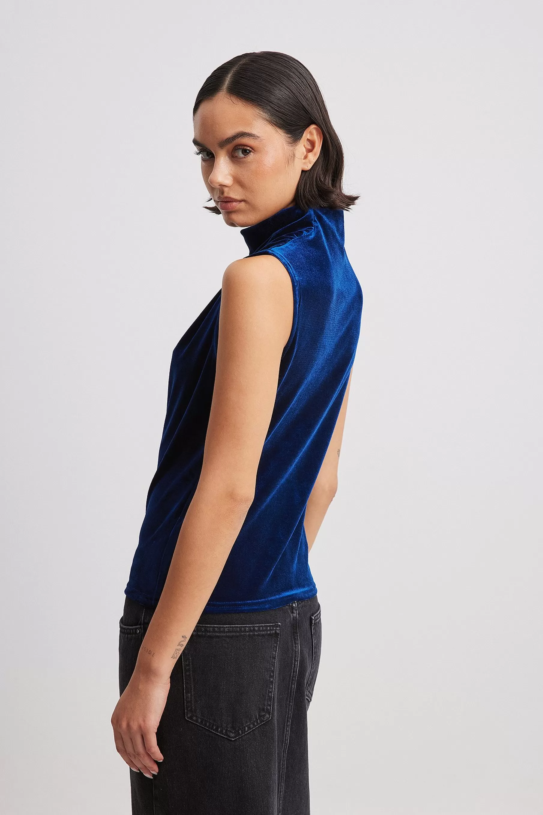 NA-KD Funnel Neck Velvet Top Blue