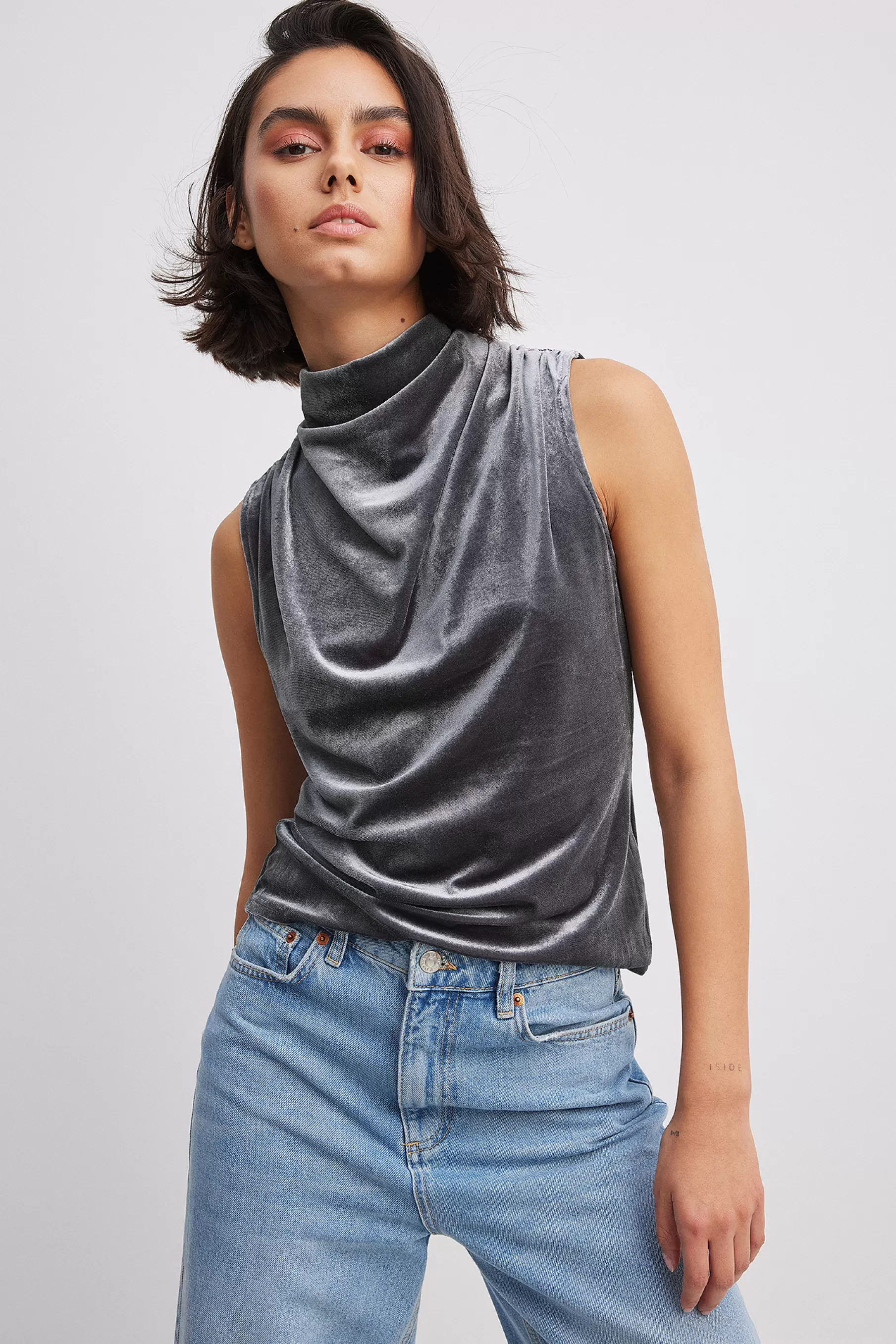 NA-KD Funnel Neck Velvet Top Grey