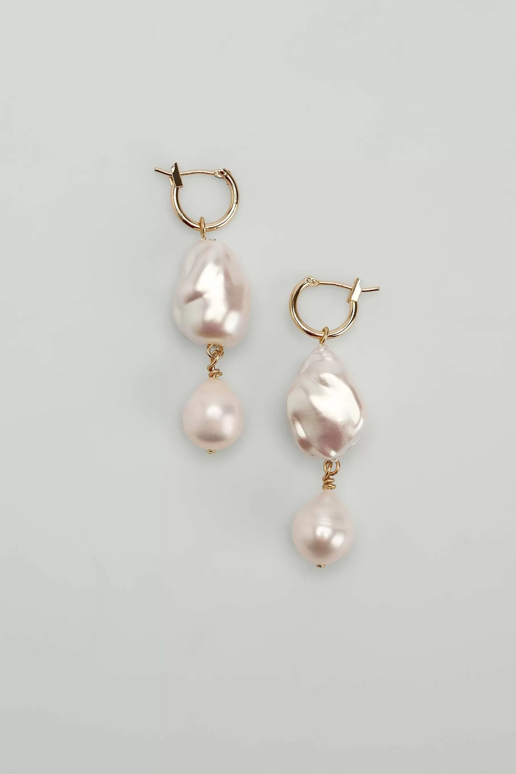 NA-KD Hanging Big Pearl Earrings White