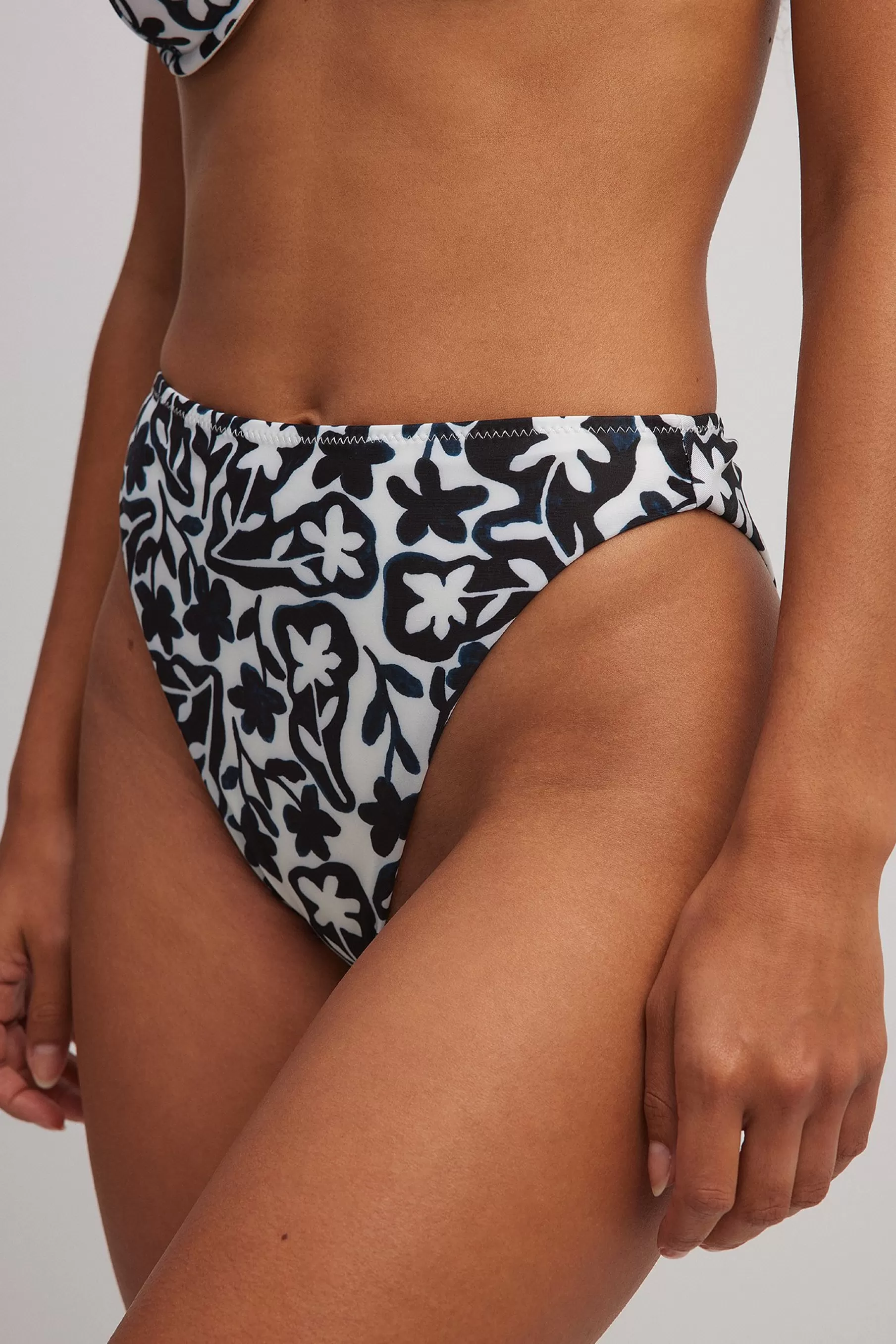 NA-KD High Waist Bikini Panty Flower