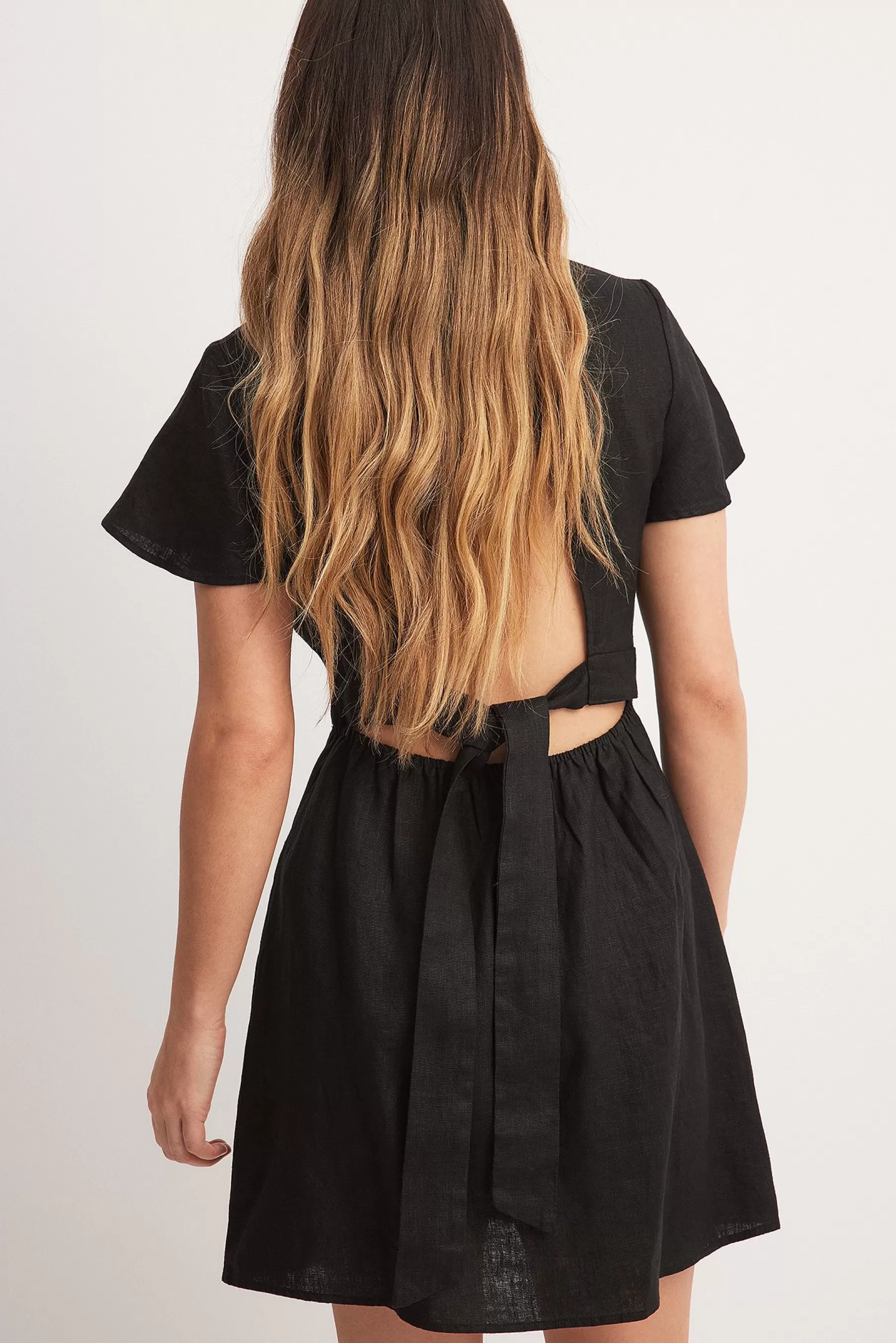 NA-KD Linen Flowy Tie Back Mini Dress Black