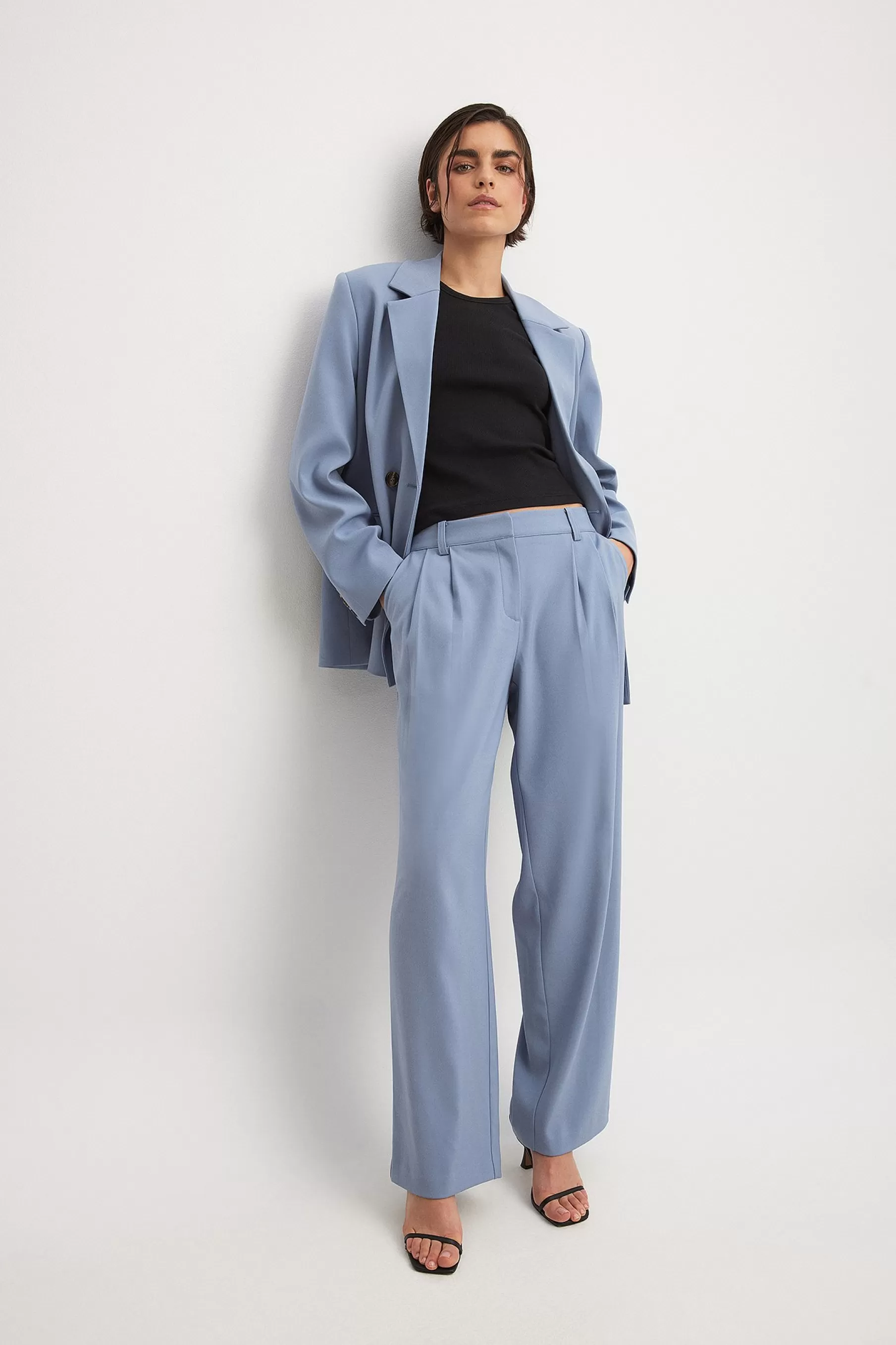 NA-KD Low Waist Pleated Suit Pants Blue