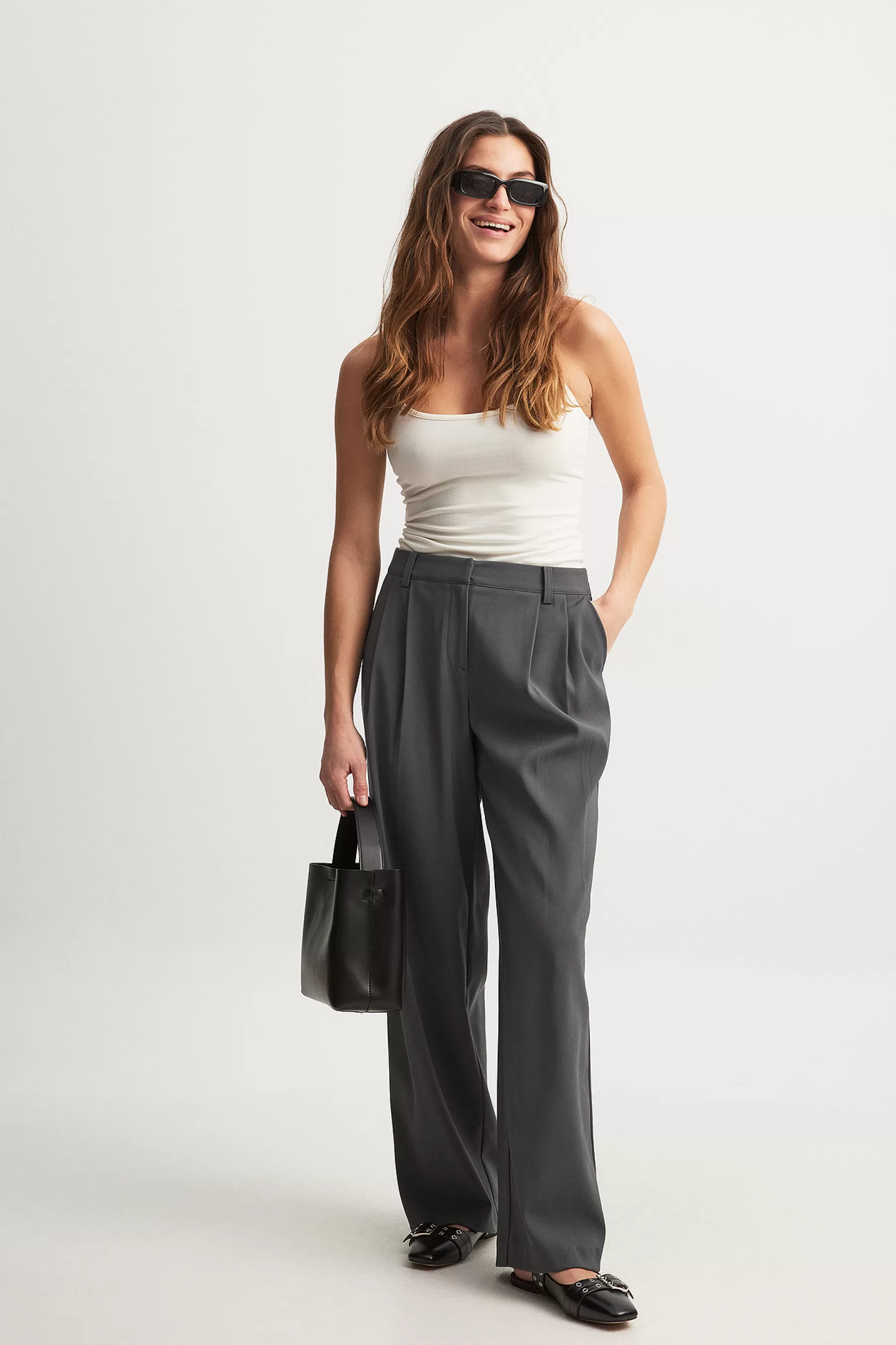 NA-KD Low Waist Pleated Suit Pants Grey