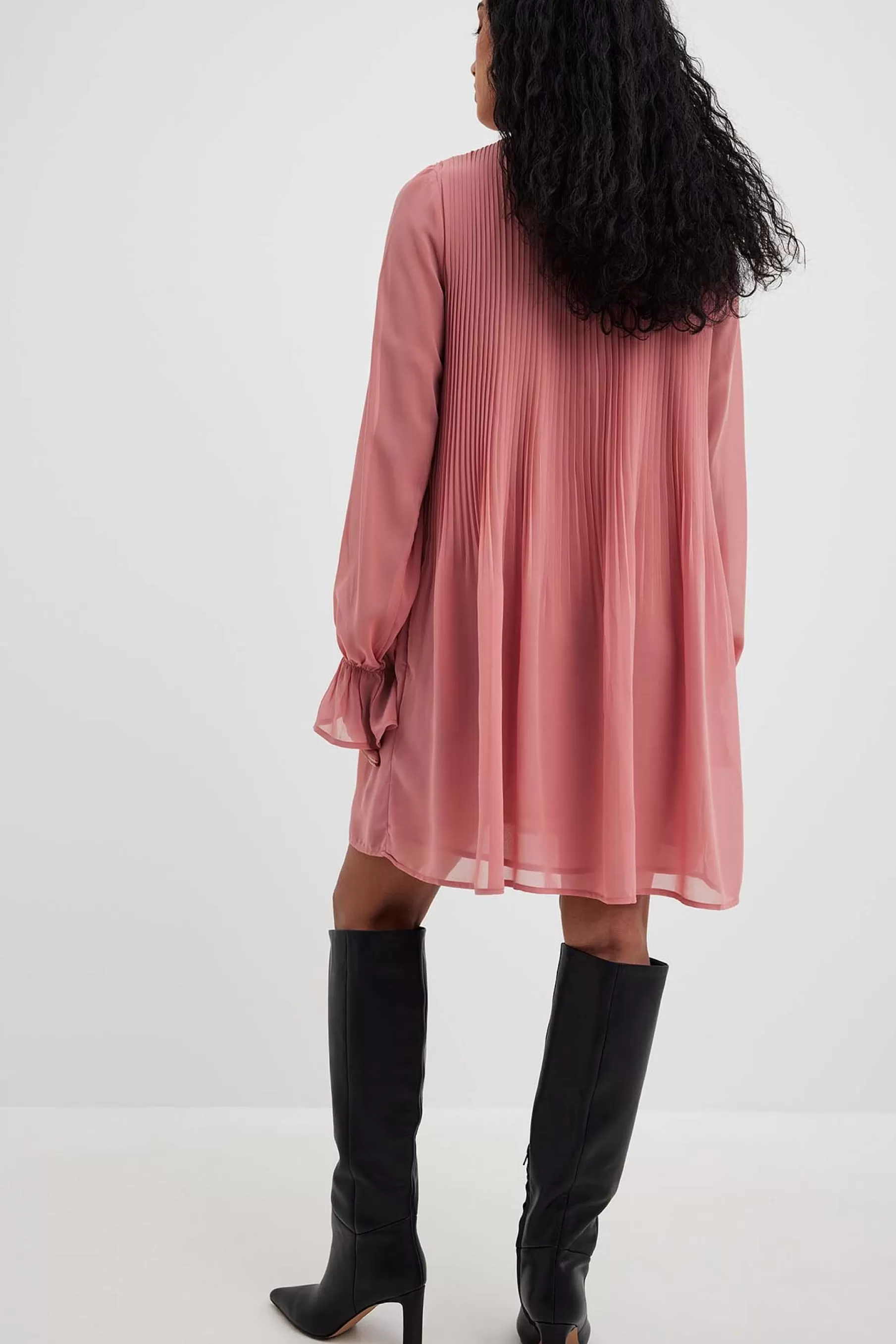 NA-KD Mini Pleated Dress Pink