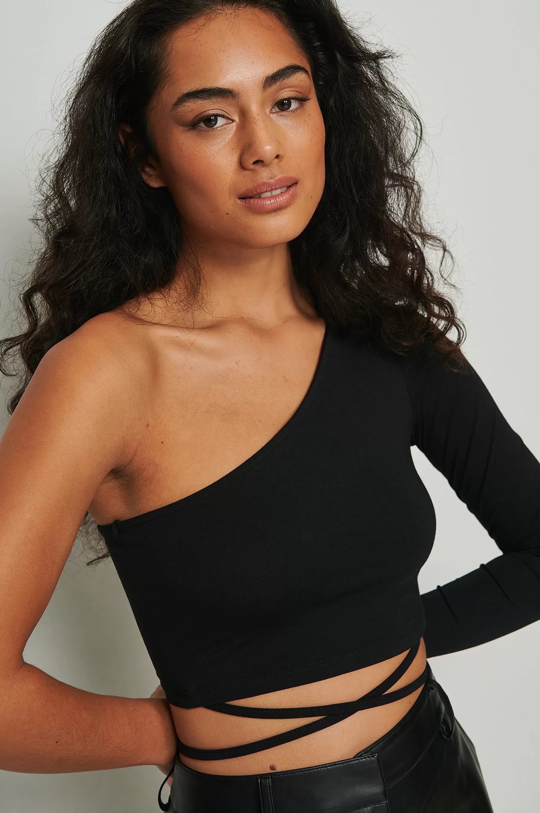 NA-KD One Shoulder Strap Top Black