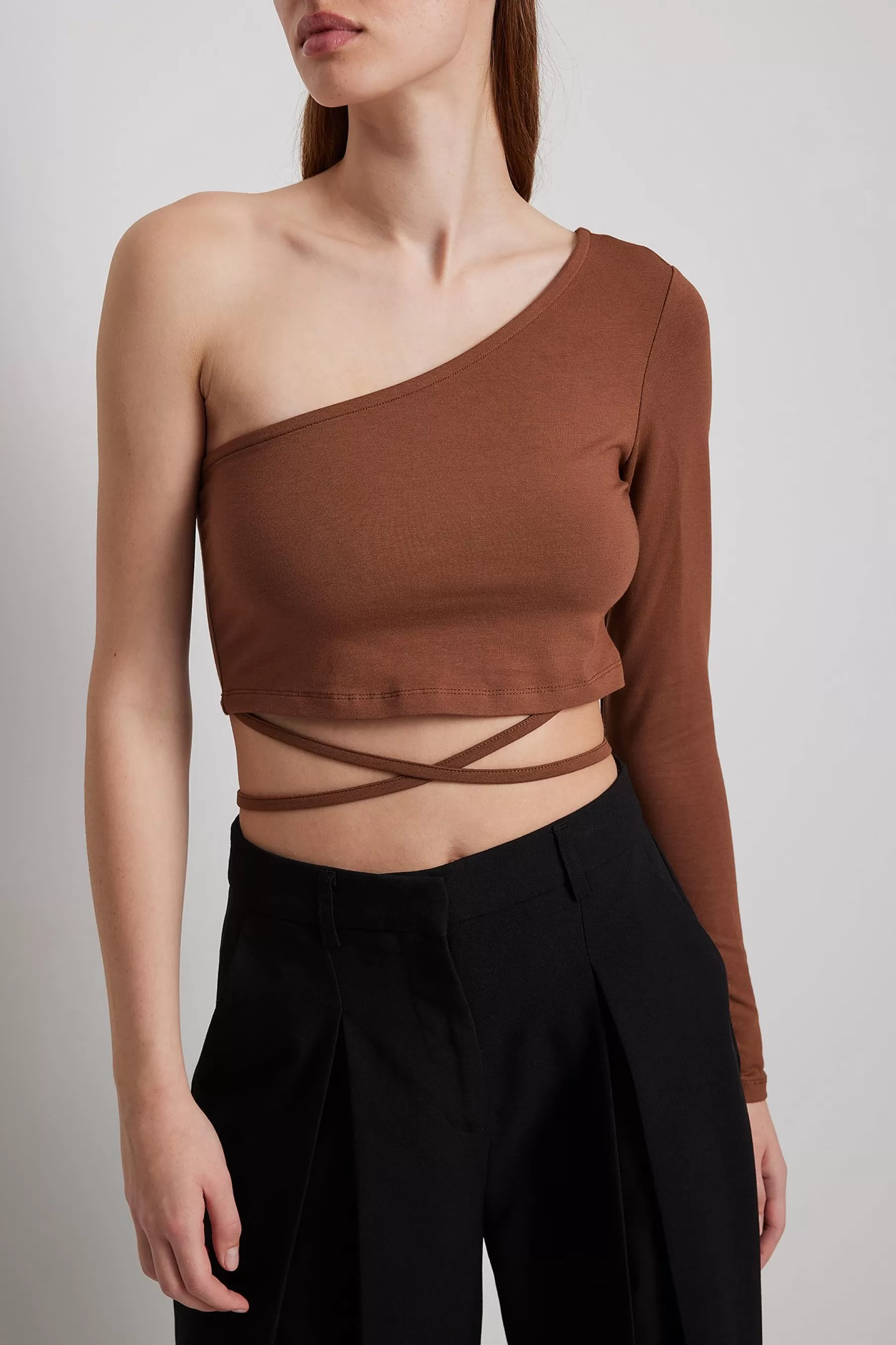 NA-KD One Shoulder Strap Top Brown