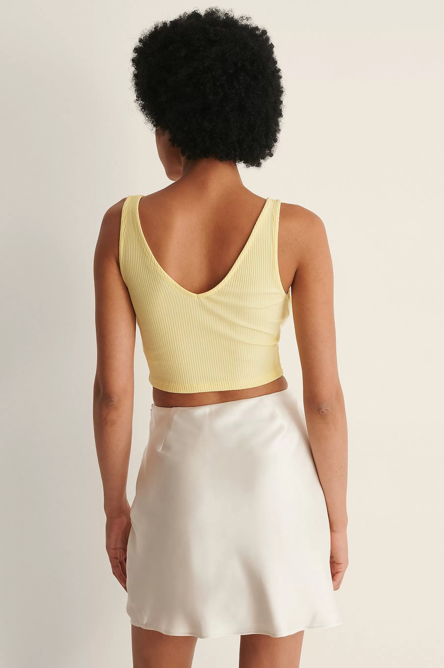 NA-KD Organic V-Neck Rib Crop Top Yellow