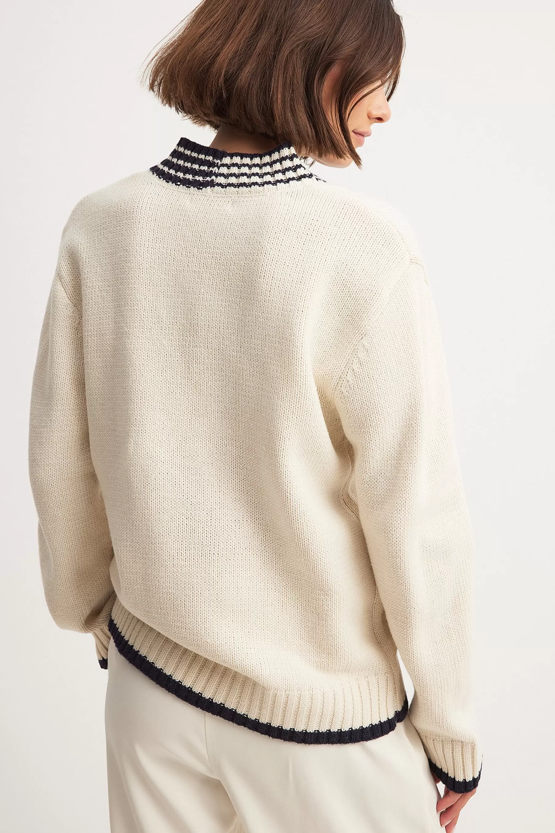 NA-KD Oversized V-neck Contrast Detail Sweater Offwhite