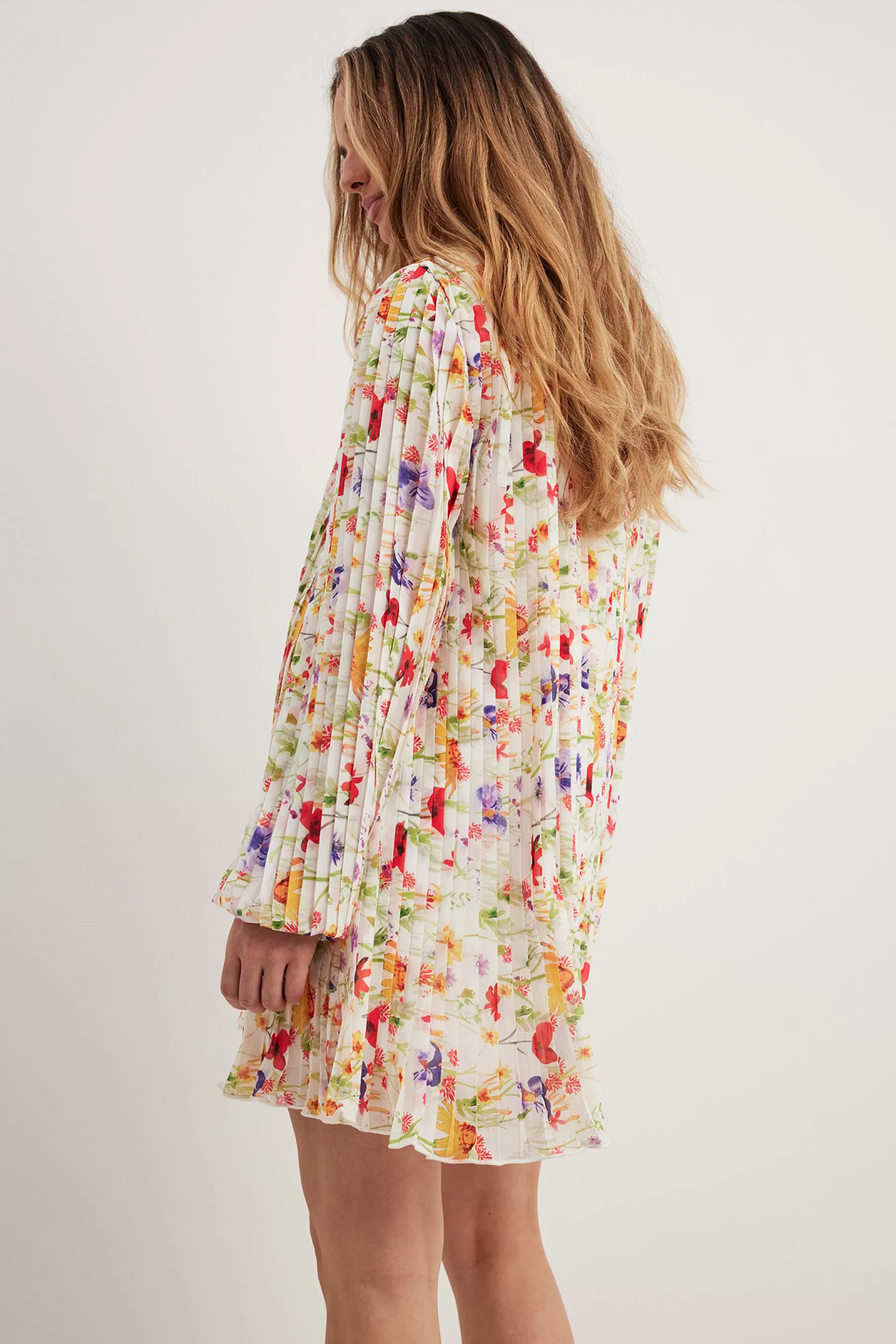 NA-KD Pleated Flowy Mini Dress Flower