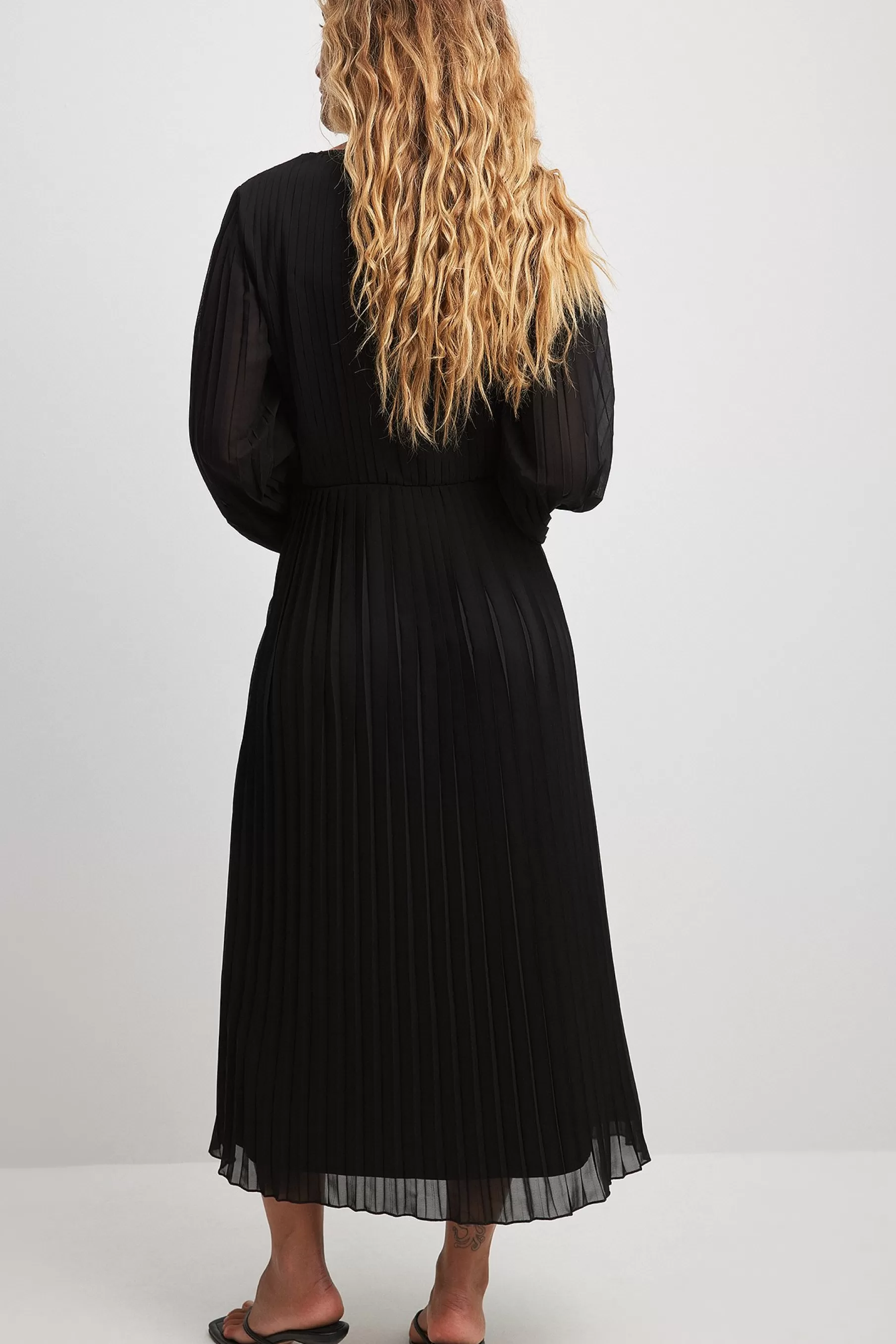 NA-KD Pleated Overlap Midi Dress Black