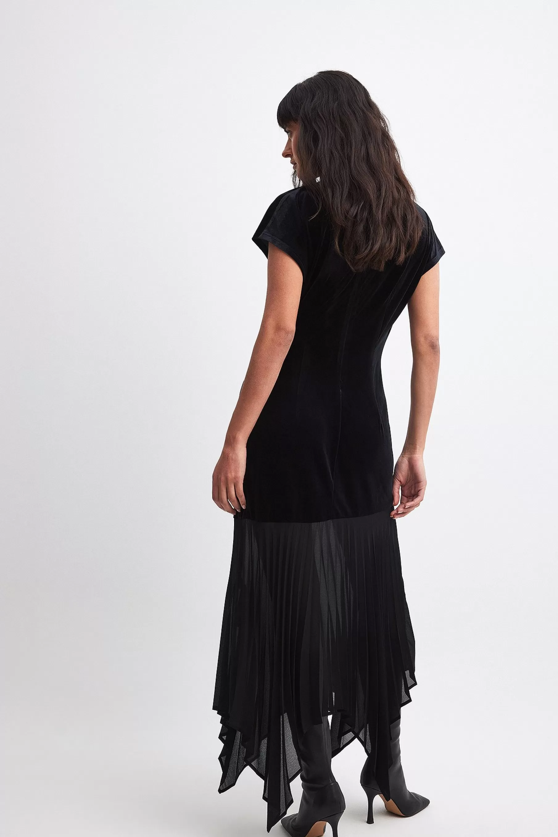 NA-KD Pleated Skirt Midi Dress Black