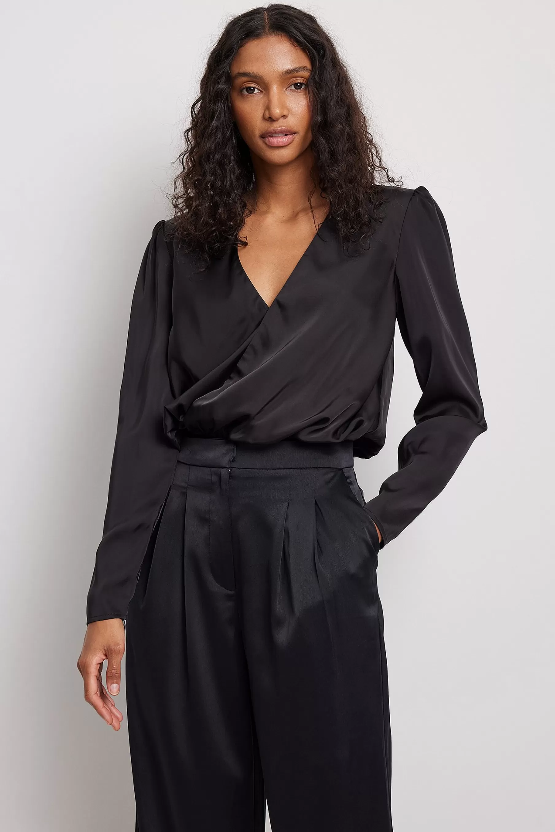 NA-KD Puff Sleeve Overlap Body Black