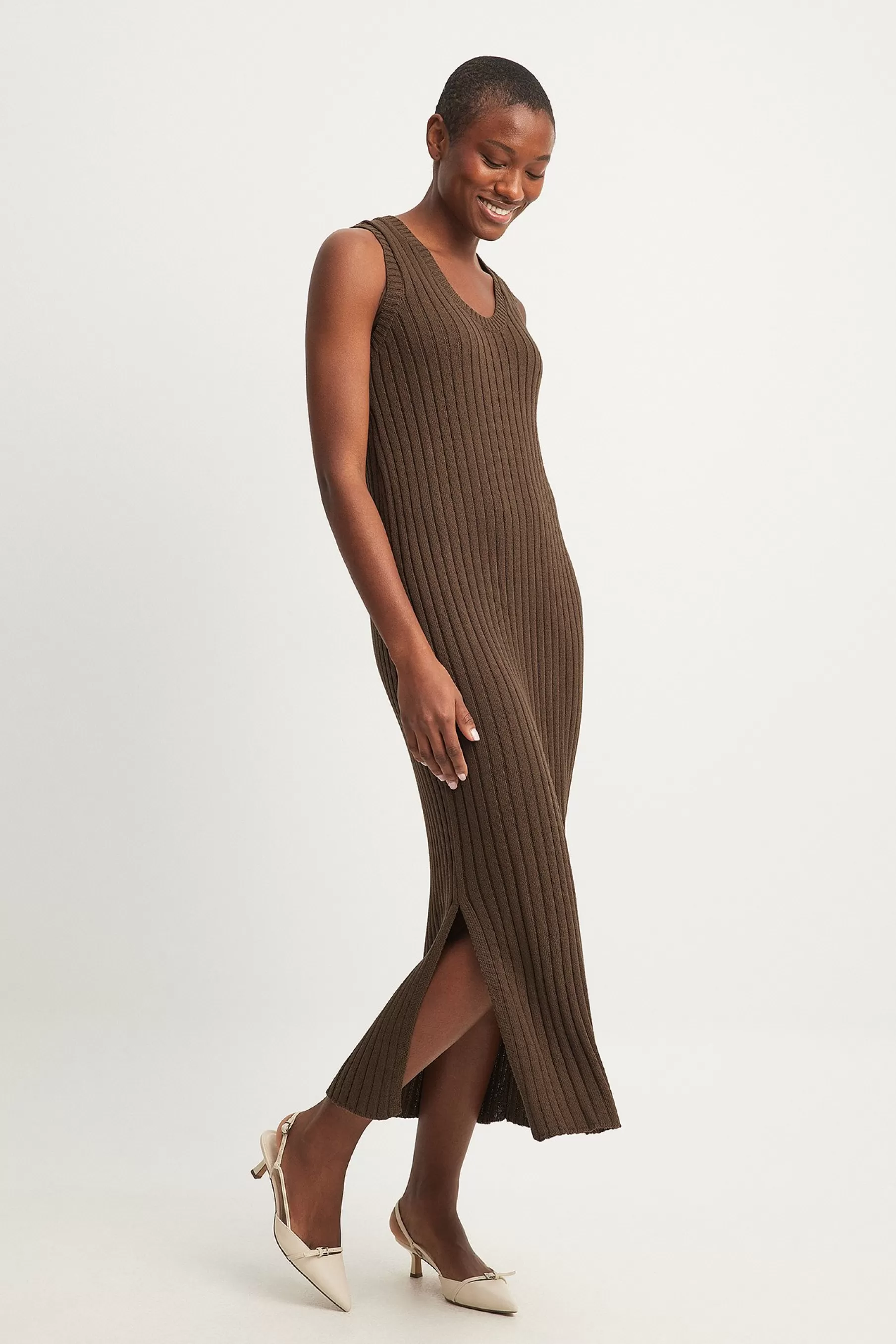 NA-KD Rib Knitted V-Neck Midi Dress Brown