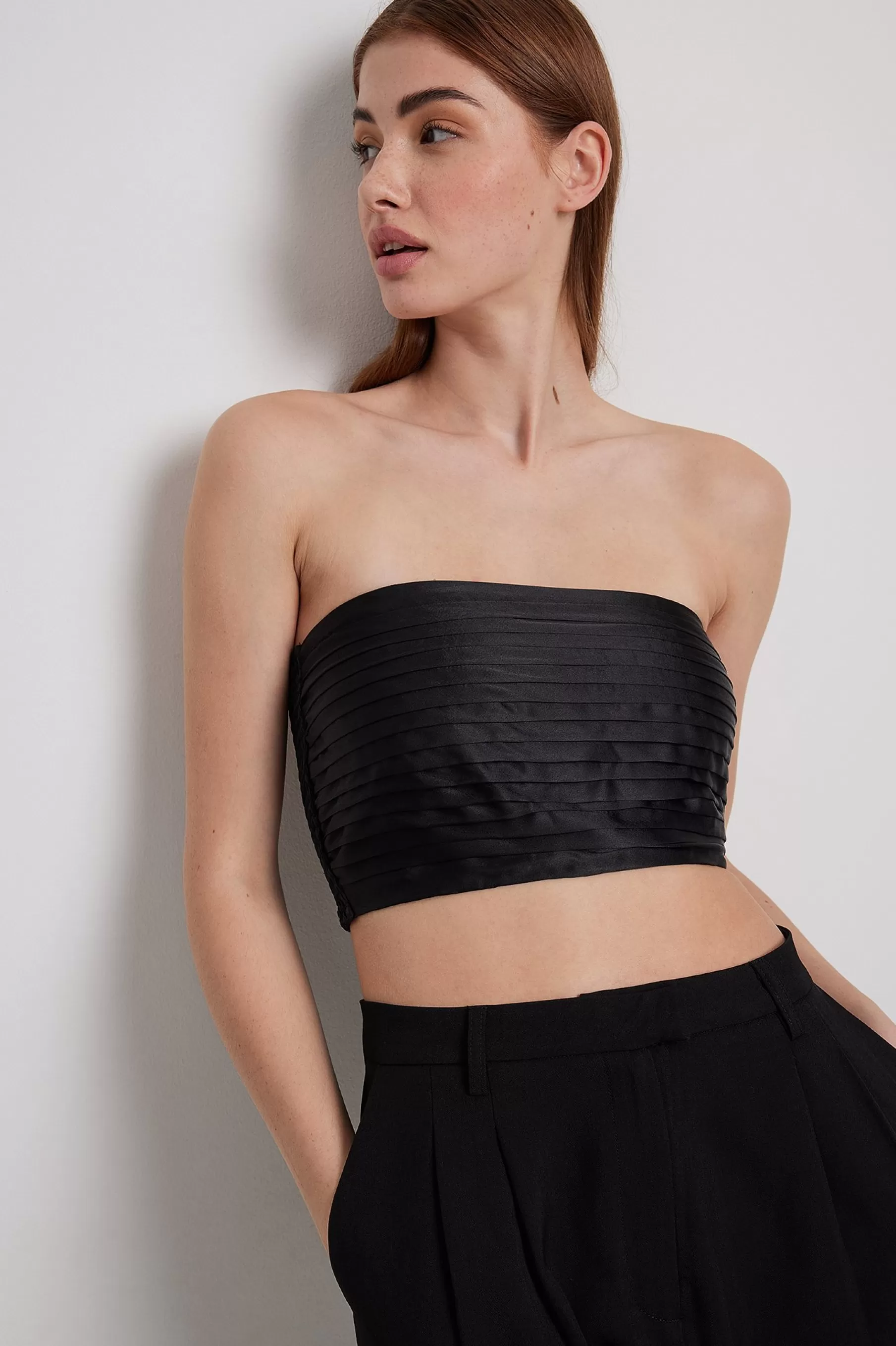 NA-KD Ruched Front Satin Tube Top Black