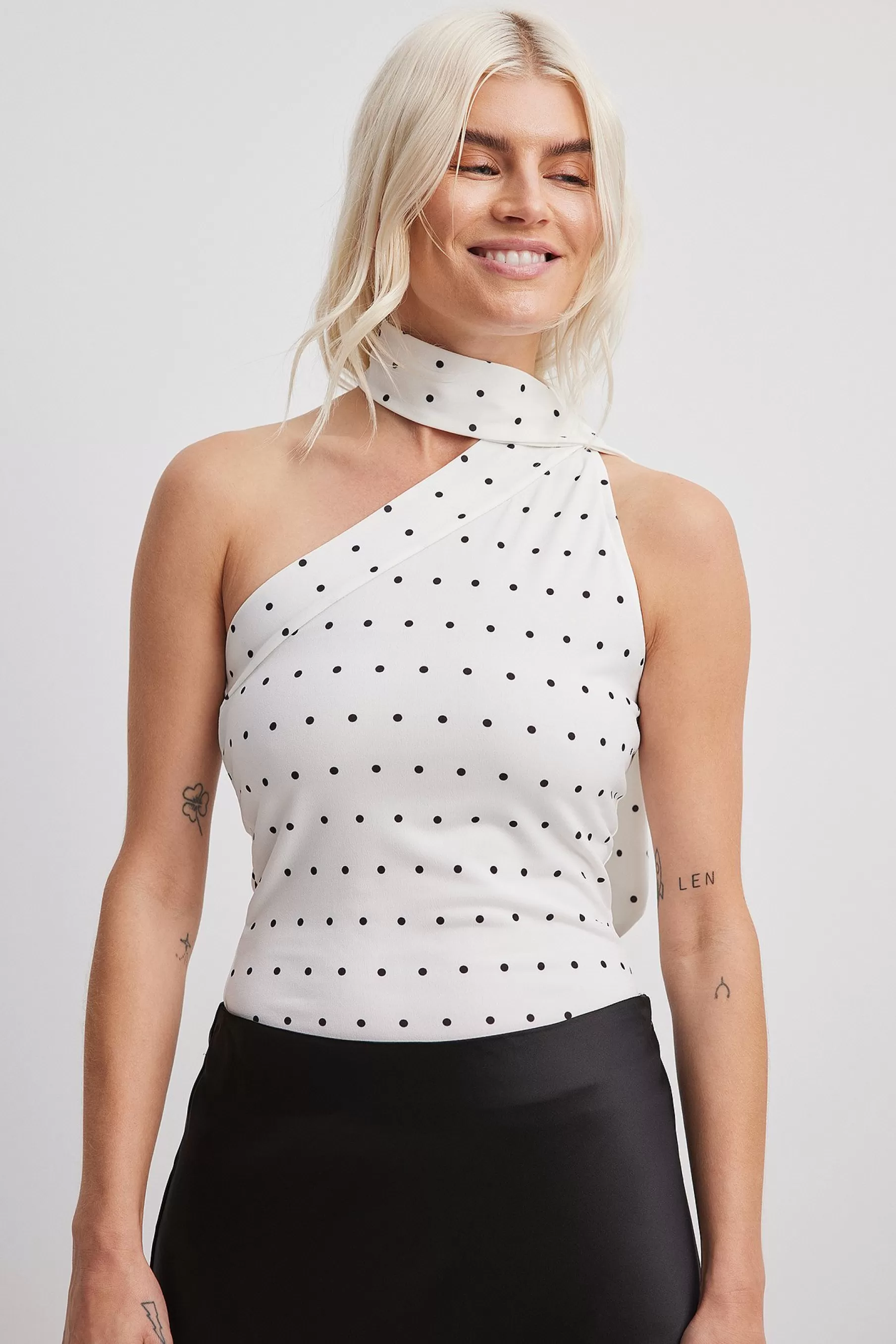 NA-KD Scarf Top Dotted