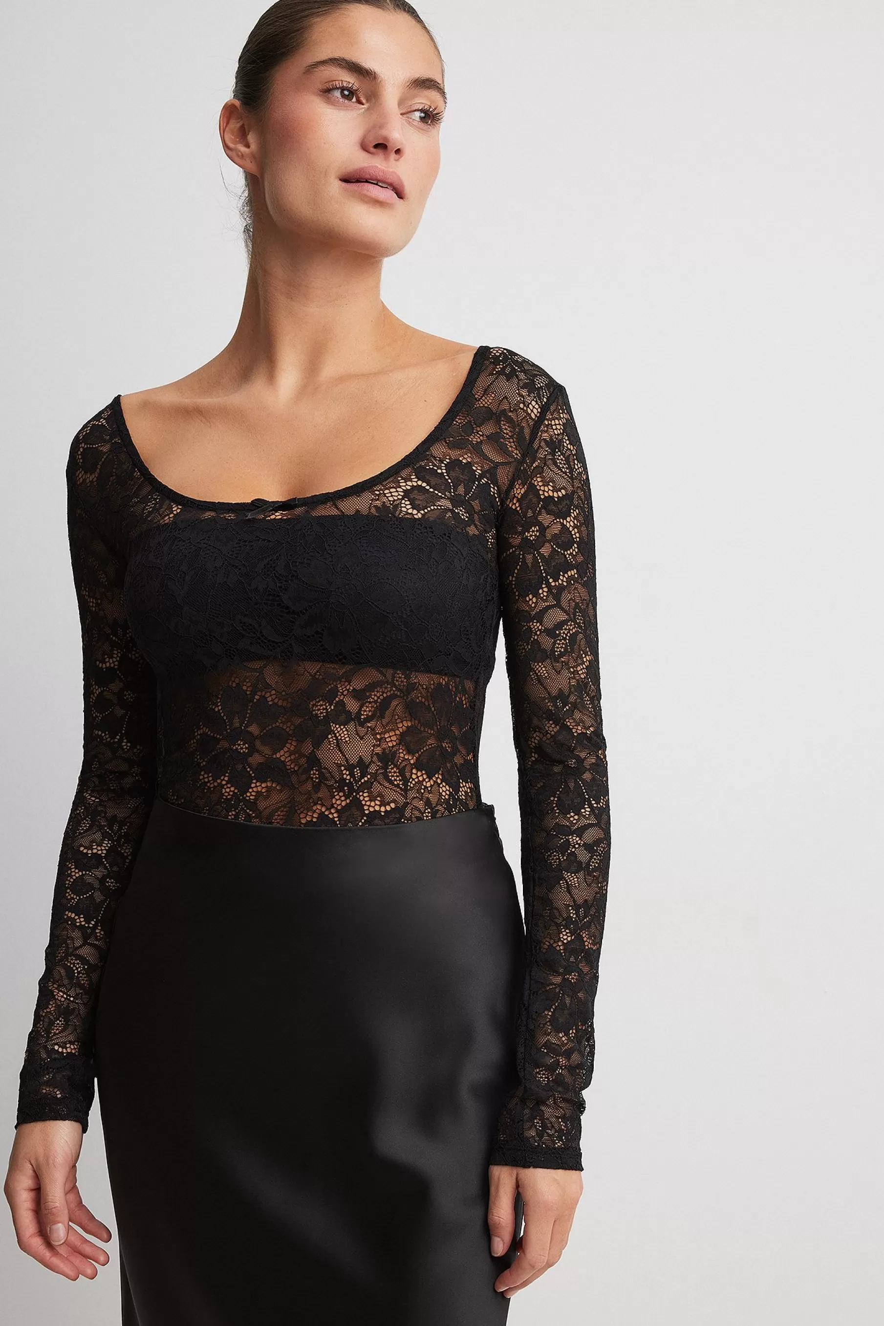 NA-KD Scoop Neck Tight Lace Body Black