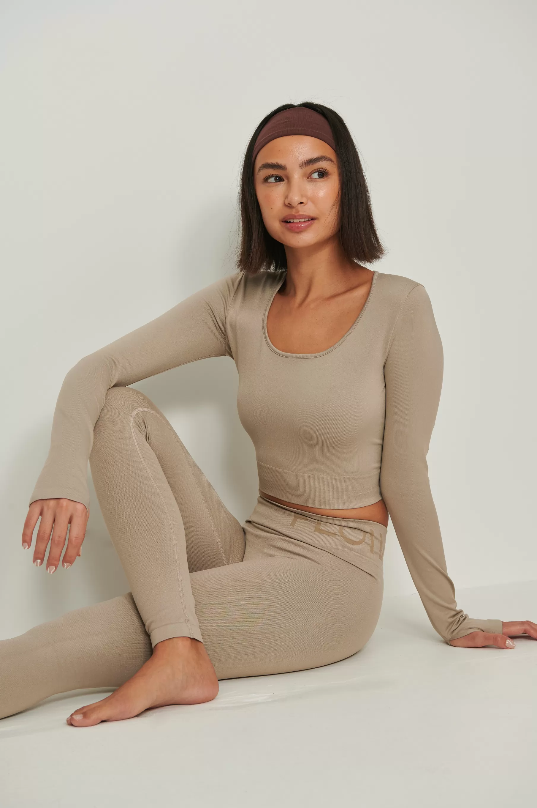 NA-KD Seamless Deep Neck Long Sleeve Top Beige