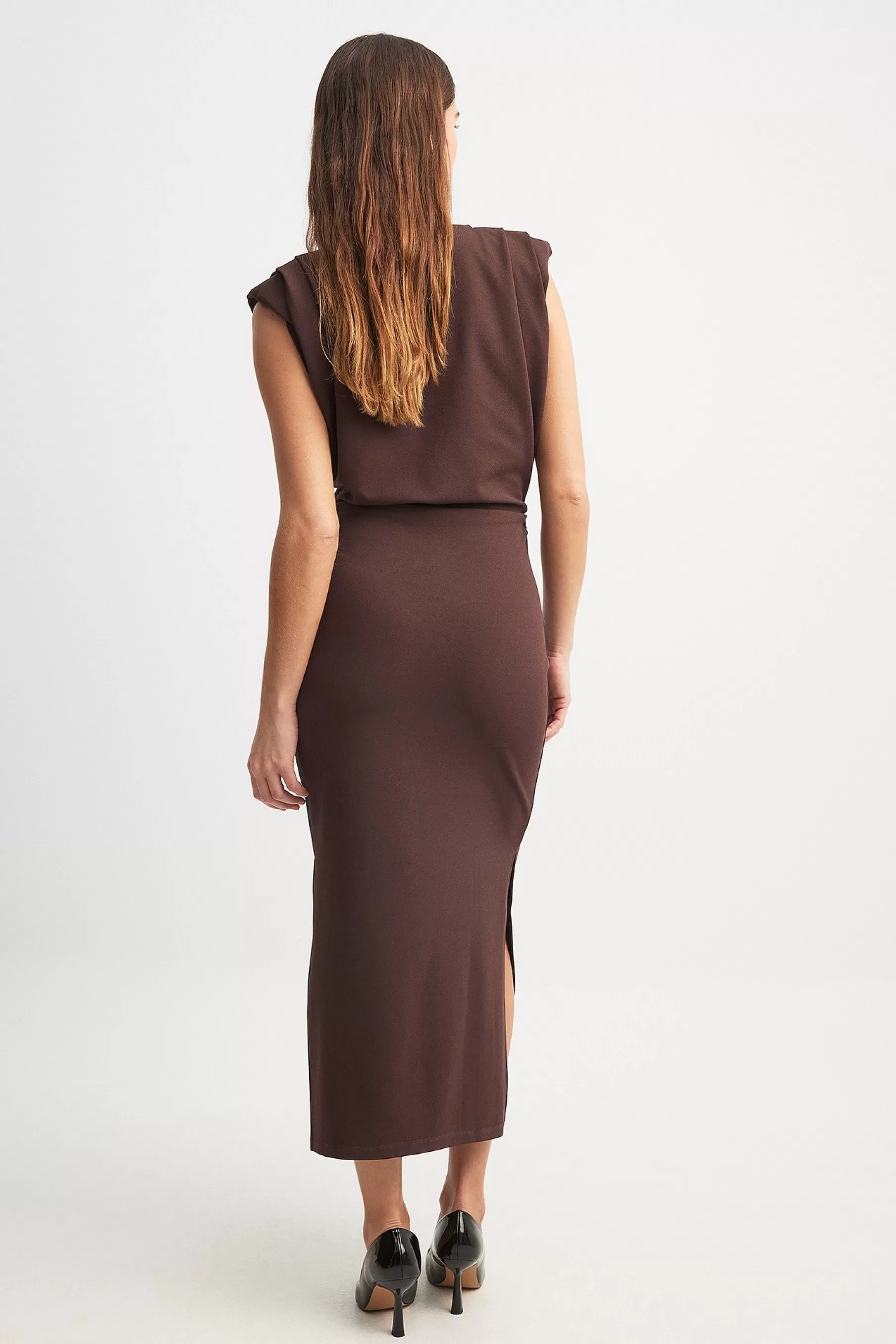 NA-KD Sharp Shoulder Midi Dress Brown