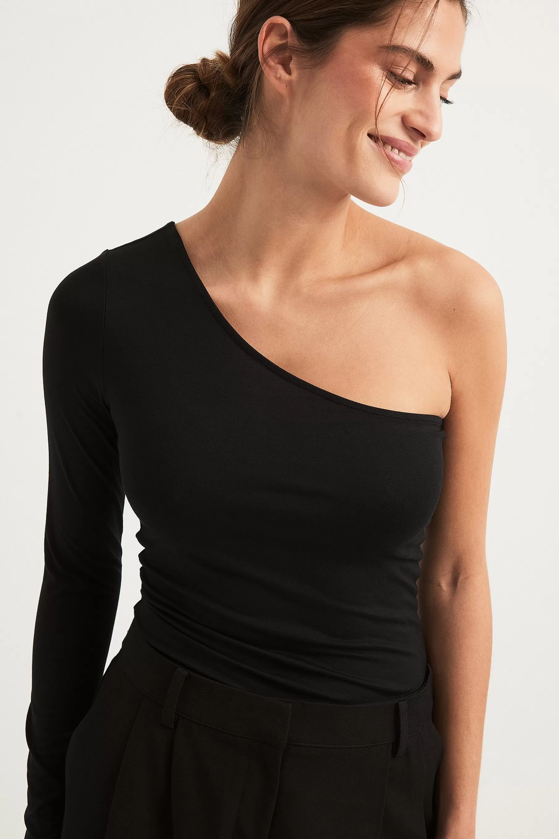 NA-KD Soft Line One Shoulder Top Black