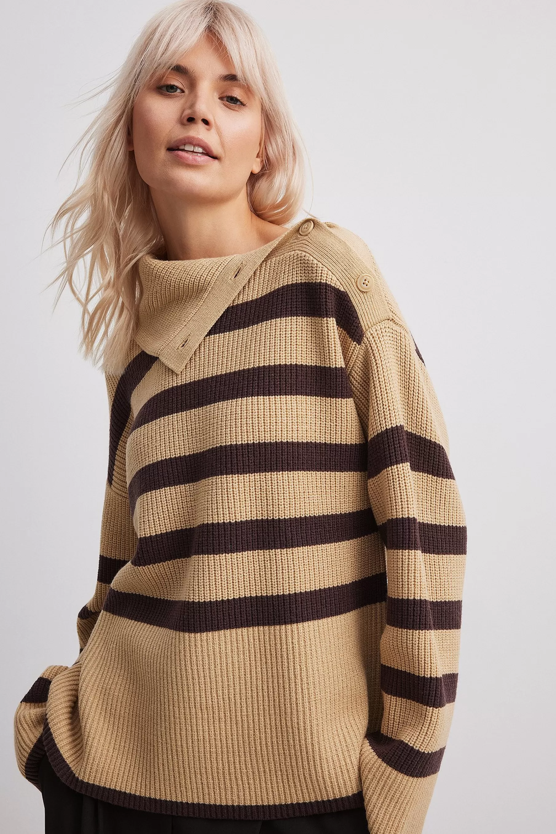 NA-KD Striped Knitted Turtleneck Sweater Beige