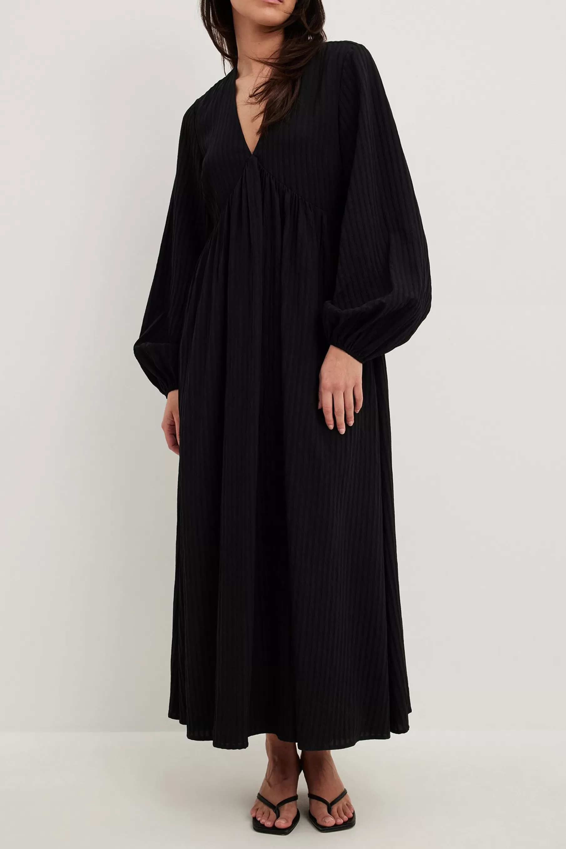 NA-KD Structured Flowy Maxi Dress Black