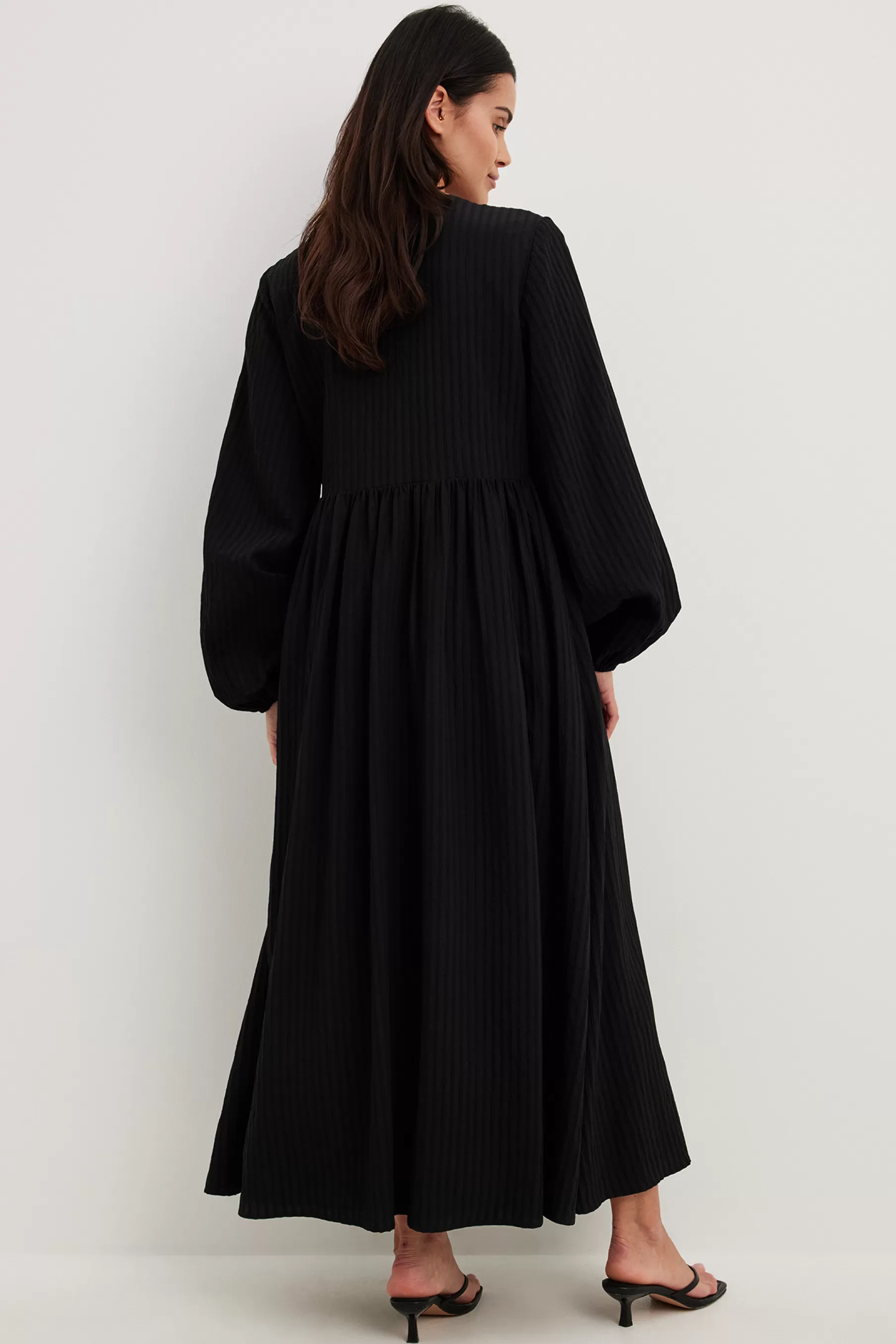 NA-KD Structured Flowy Maxi Dress Black