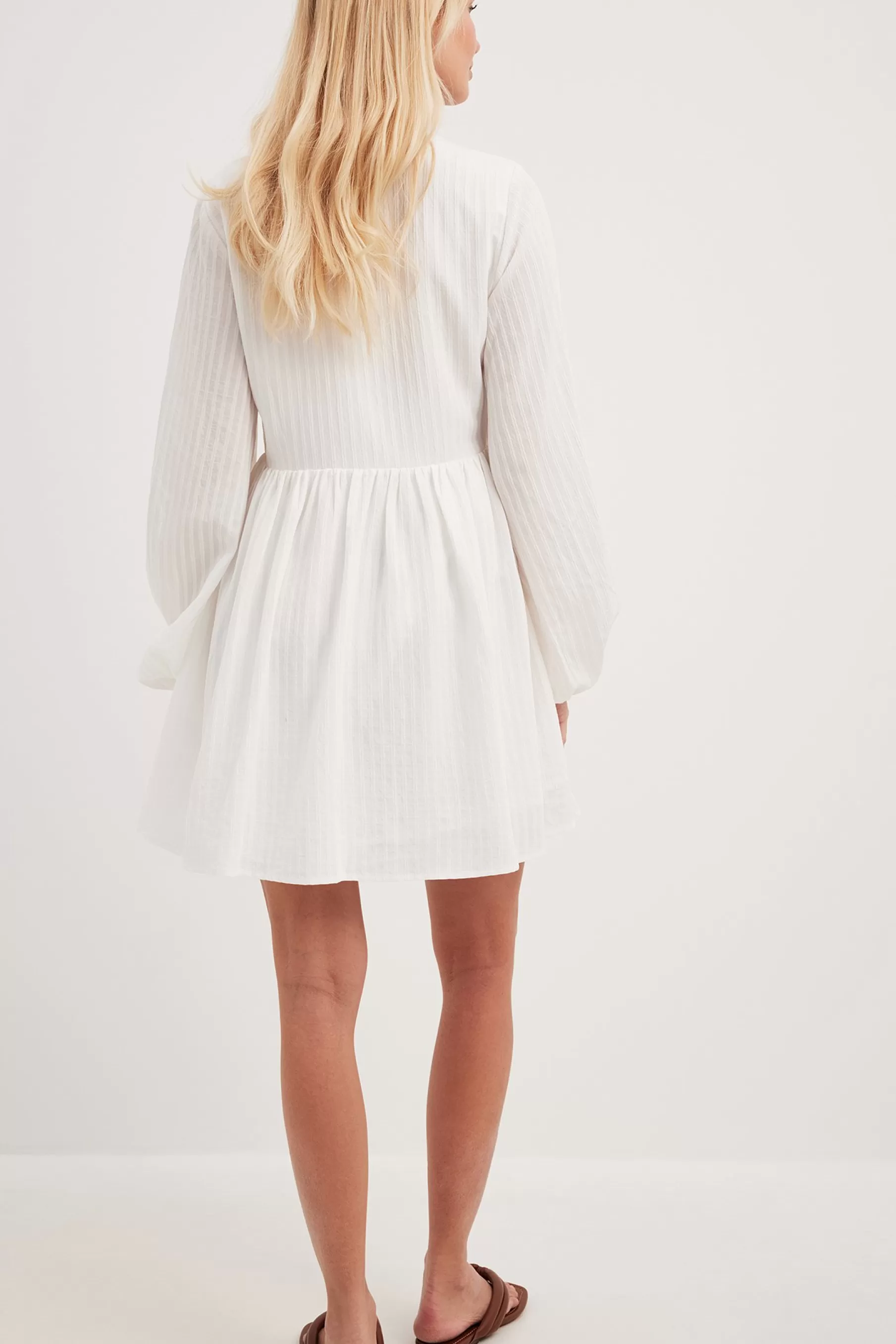 NA-KD Structured Flowy Mini Dress White