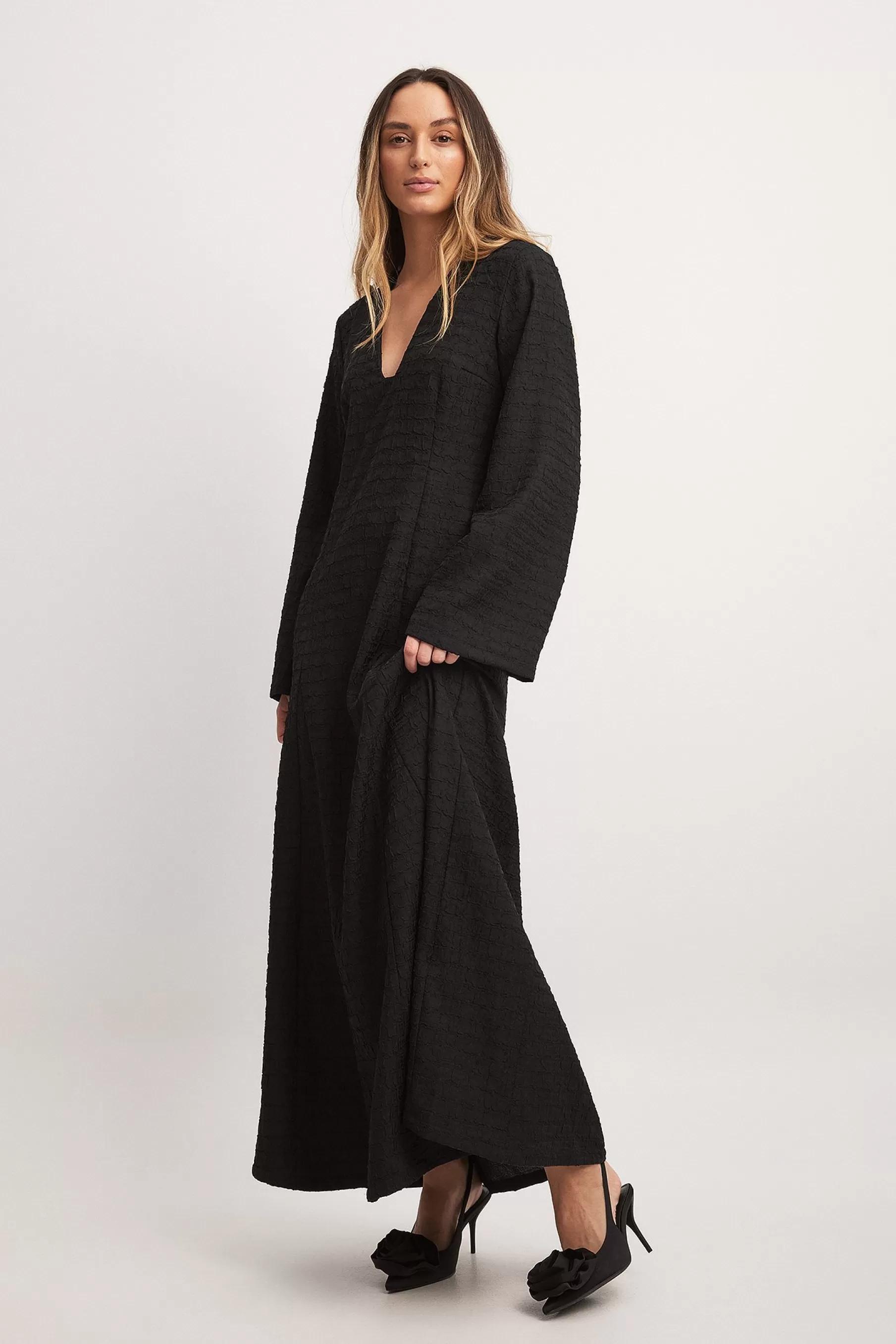 NA-KD Structured Long Sleeve Deep Neck Maxi Dress Black