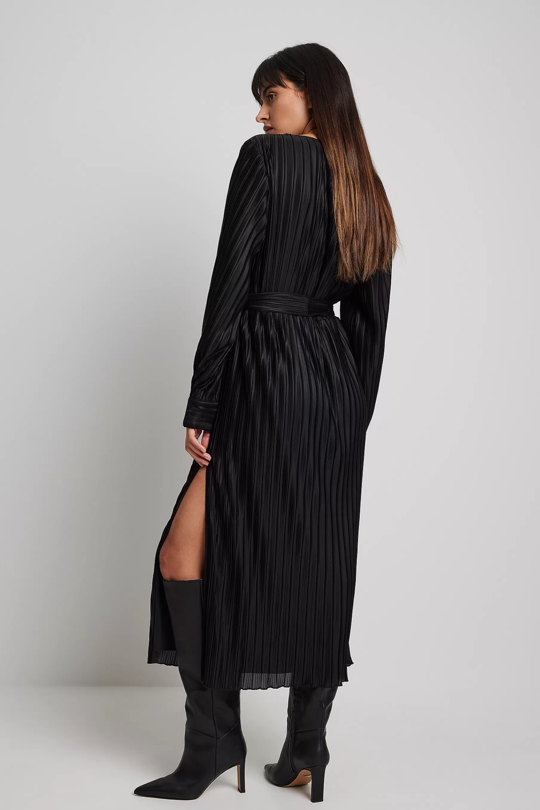 NA-KD Structured Overlap Midi Dress Black