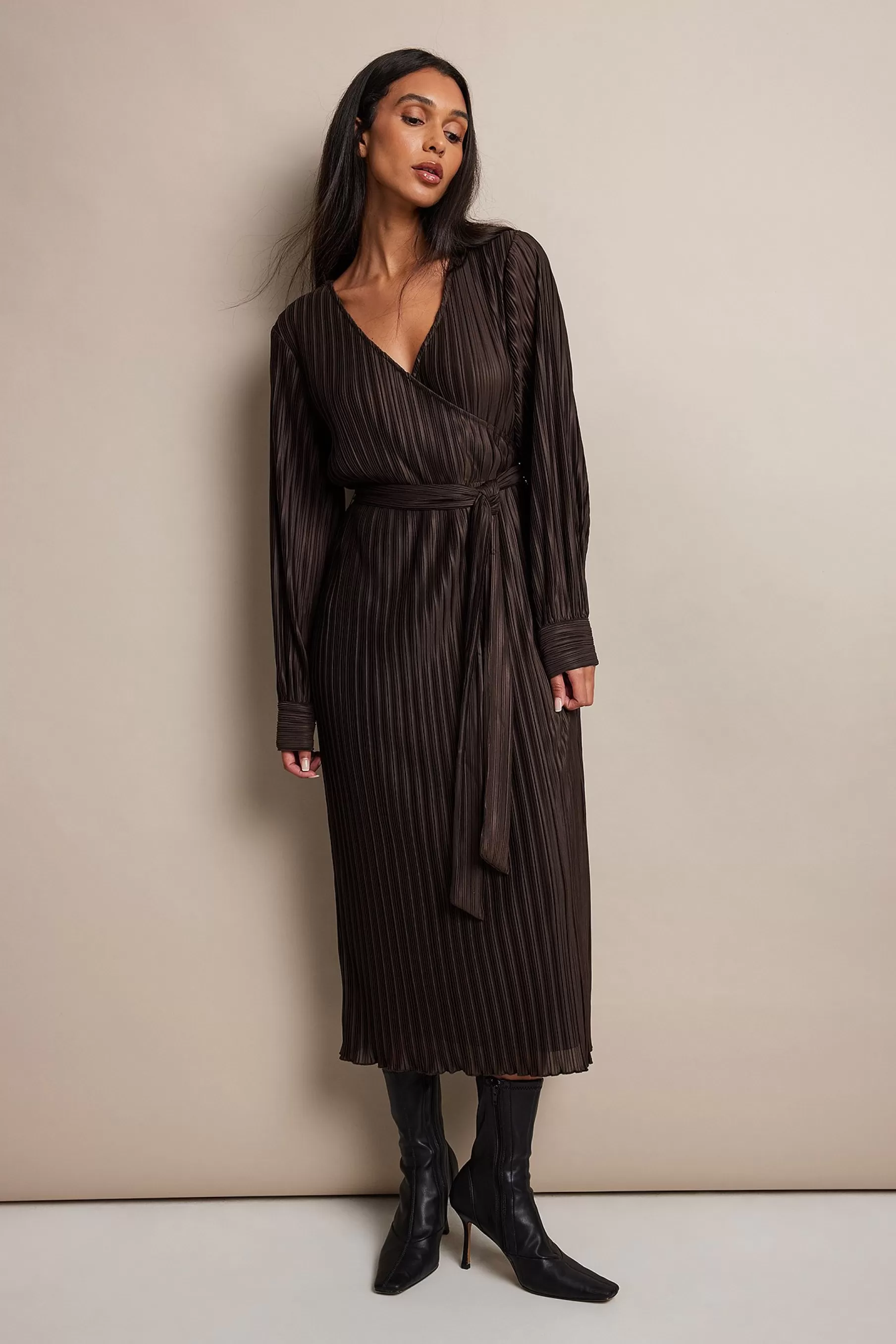 NA-KD Structured Overlap Midi Dress Brown